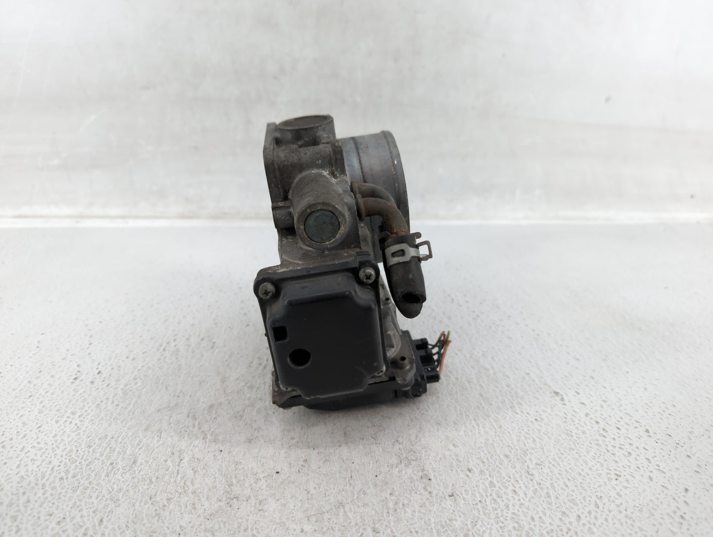 2010-2014 Honda Cr-V Throttle Body Fits Fits 2010 2011 2012 2013 2014 2015 OEM Used Auto Parts - Oemusedautoparts1.com