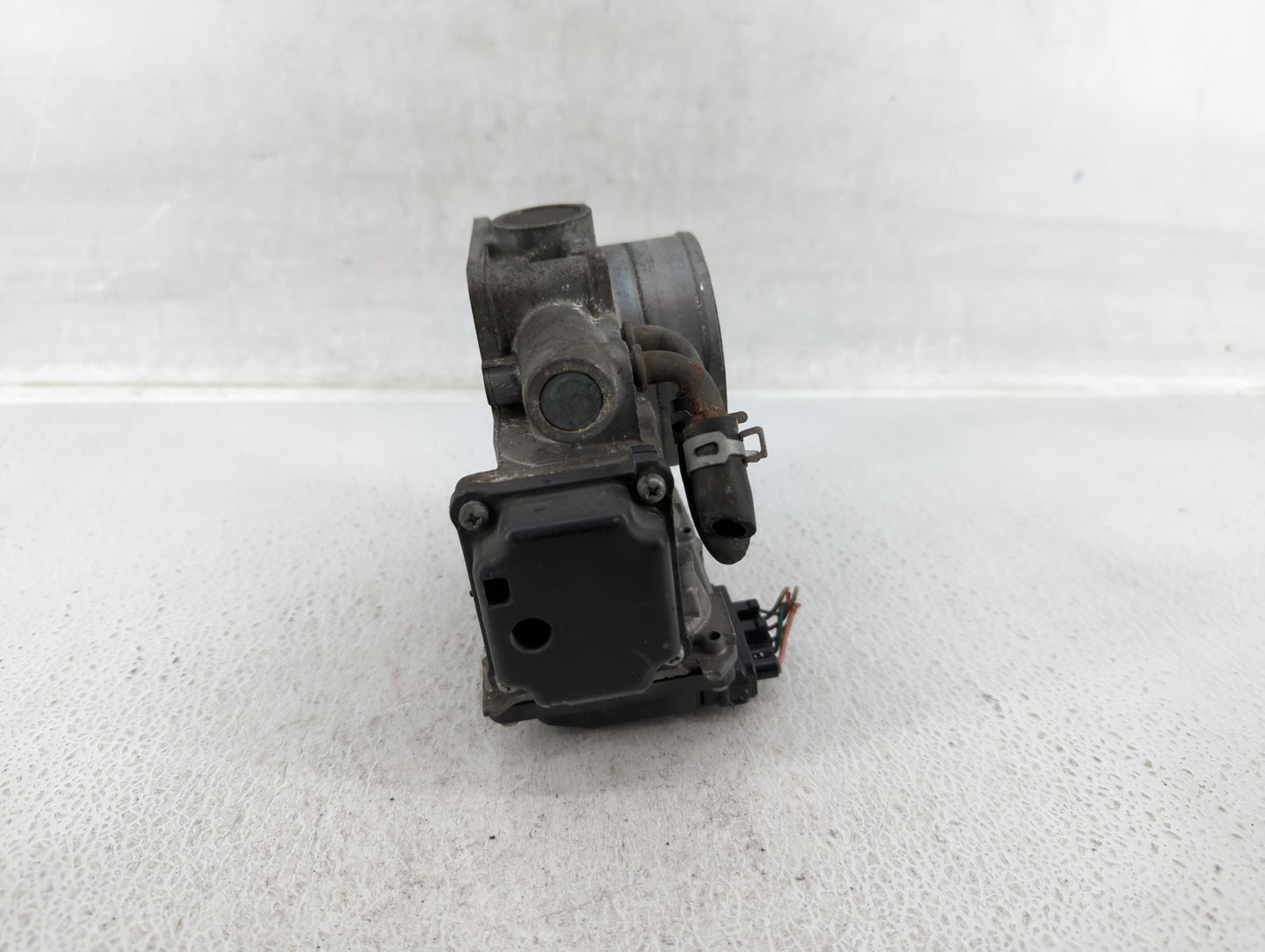 2010-2014 Honda Cr-V Throttle Body Fits Fits 2010 2011 2012 2013 2014 2015 OEM Used Auto Parts - Oemusedautoparts1.com