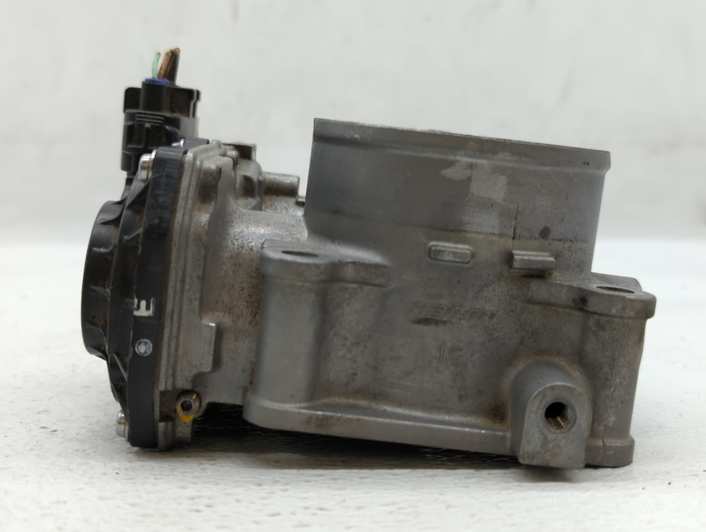 2010-2014 Honda Cr-V Throttle Body P/N:U222533348317 Fits Fits 2010 2011 2012 2013 2014 2015 OEM Used Auto Parts - Oemusedau