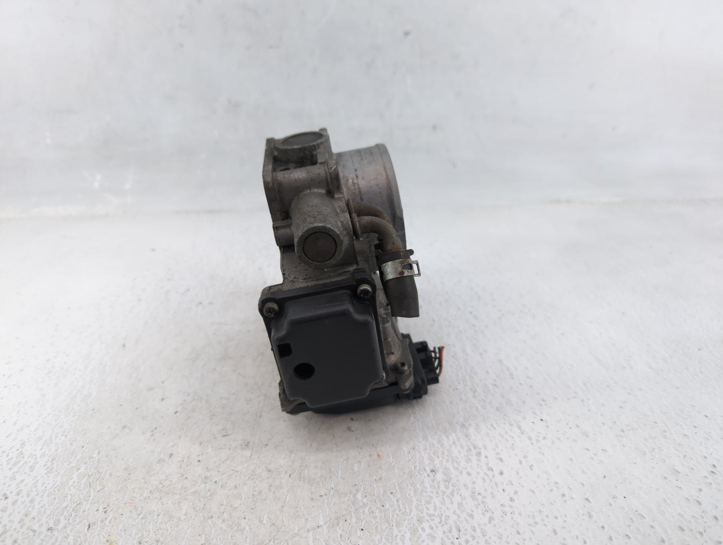 2010-2014 Honda Cr-V Throttle Body Fits Fits 2010 2011 2012 2013 2014 2015 OEM Used Auto Parts - Oemusedautoparts1.com