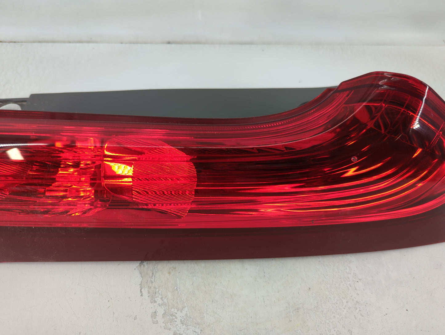 2012-2014 Honda Cr-V Tail Light Assembly Passenger Right OEM P/N:UF10DX Fits Fits 2012 2013 2014 OEM Used Auto Parts - Oemus