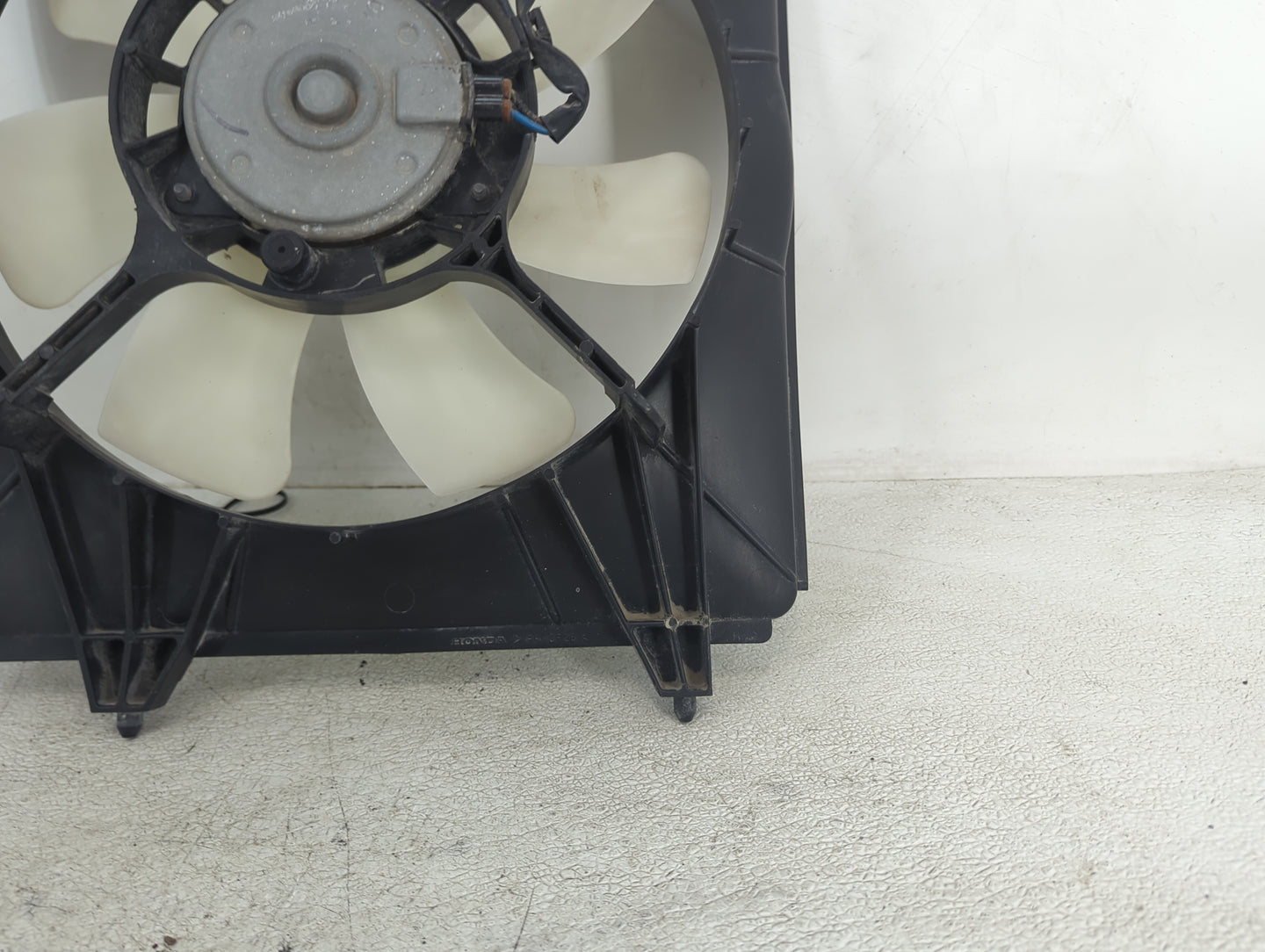 2014 Honda Crv Electric Radiator Cooling Fan Motor Assembly Fits Fits 2012 2013 OEM Used Auto Parts - Oemusedautoparts1.com