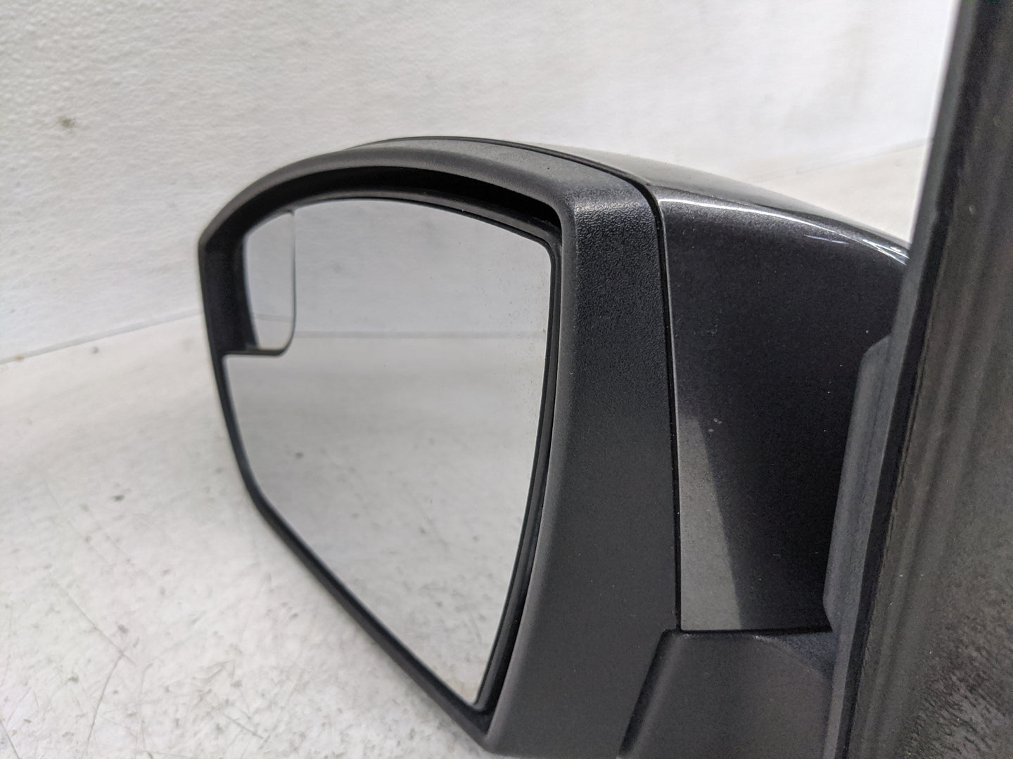 2014-2017 Honda Odyssey Driver Side View Mirror - Left Door Mirror OEM Used - Oemusedautoparts1.com