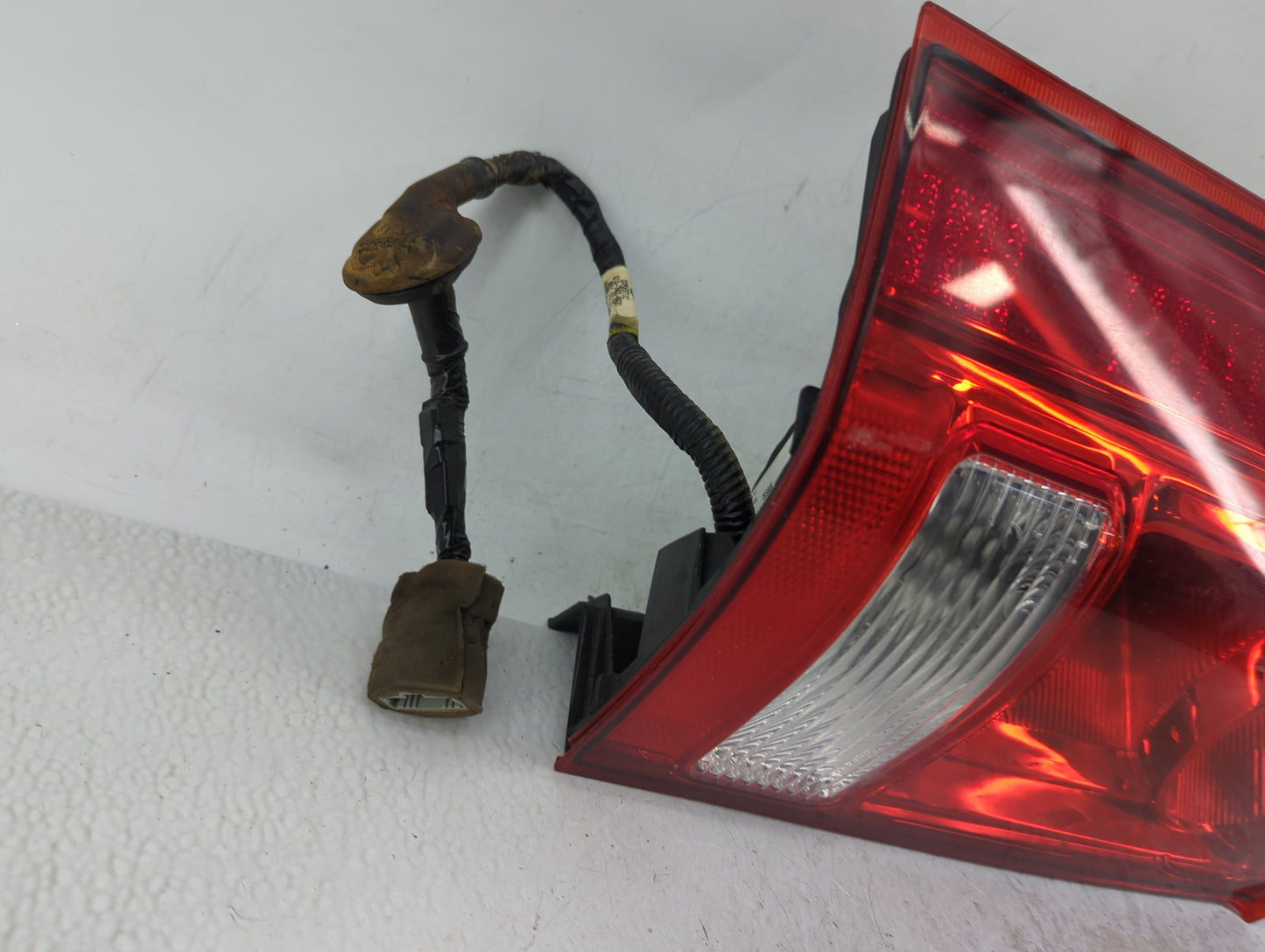2009-2015 Honda Pilot Tail Light Assembly Driver Left OEM Fits Fits 2009 2010 2011 2012 2013 2014 2015 OEM Used Auto Parts -