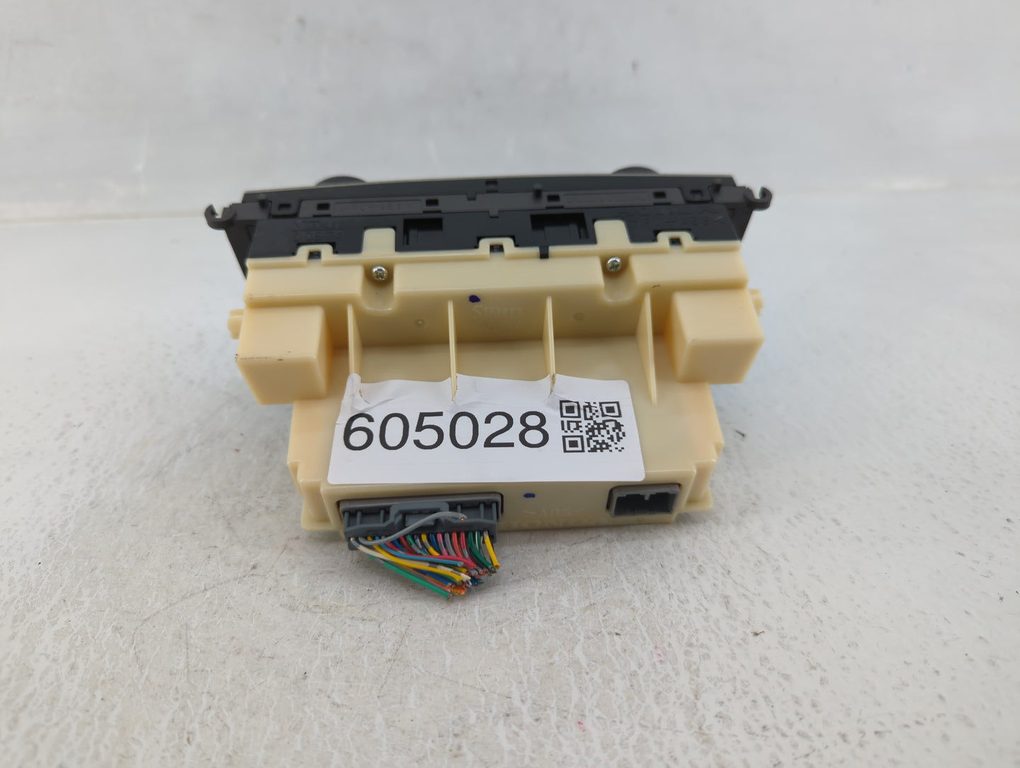 2013-2015 Honda Pilot Climate Control Module Temperature AC/Heater Replacement P/N:NH834L Fits Fits 2013 2014 2015 OEM Used 