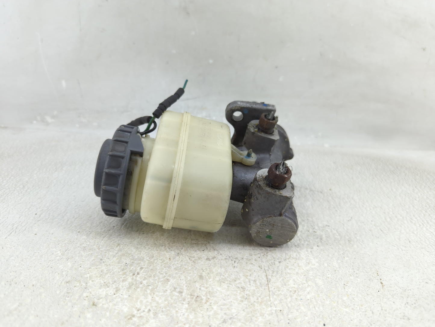 2009-2014 Honda Ridgeline Brake Master Cylinder - Oemusedautoparts1.com