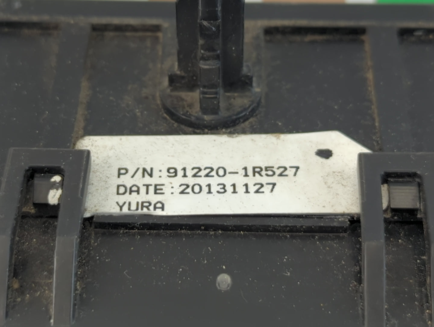 2013-2014 Hyundai Accent Fusebox Fuse Box Panel Relay Module P/N:91220-1R527 Fits Fits 2013 2014 OEM Used Auto Parts - Oemus