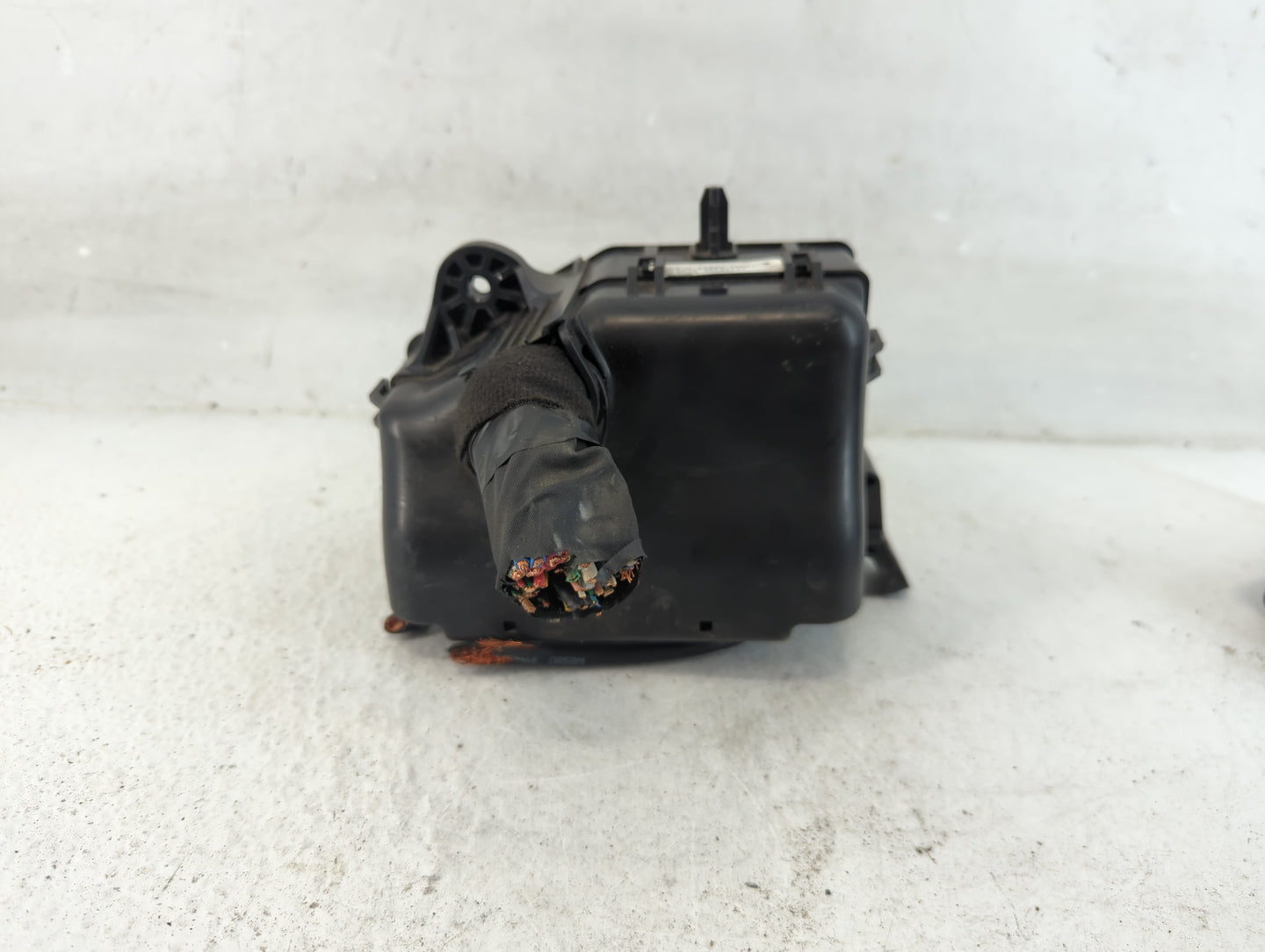 2013-2014 Hyundai Accent Fusebox Fuse Box Panel Relay Module P/N:91220-1R527 Fits Fits 2013 2014 OEM Used Auto Parts - Oemus
