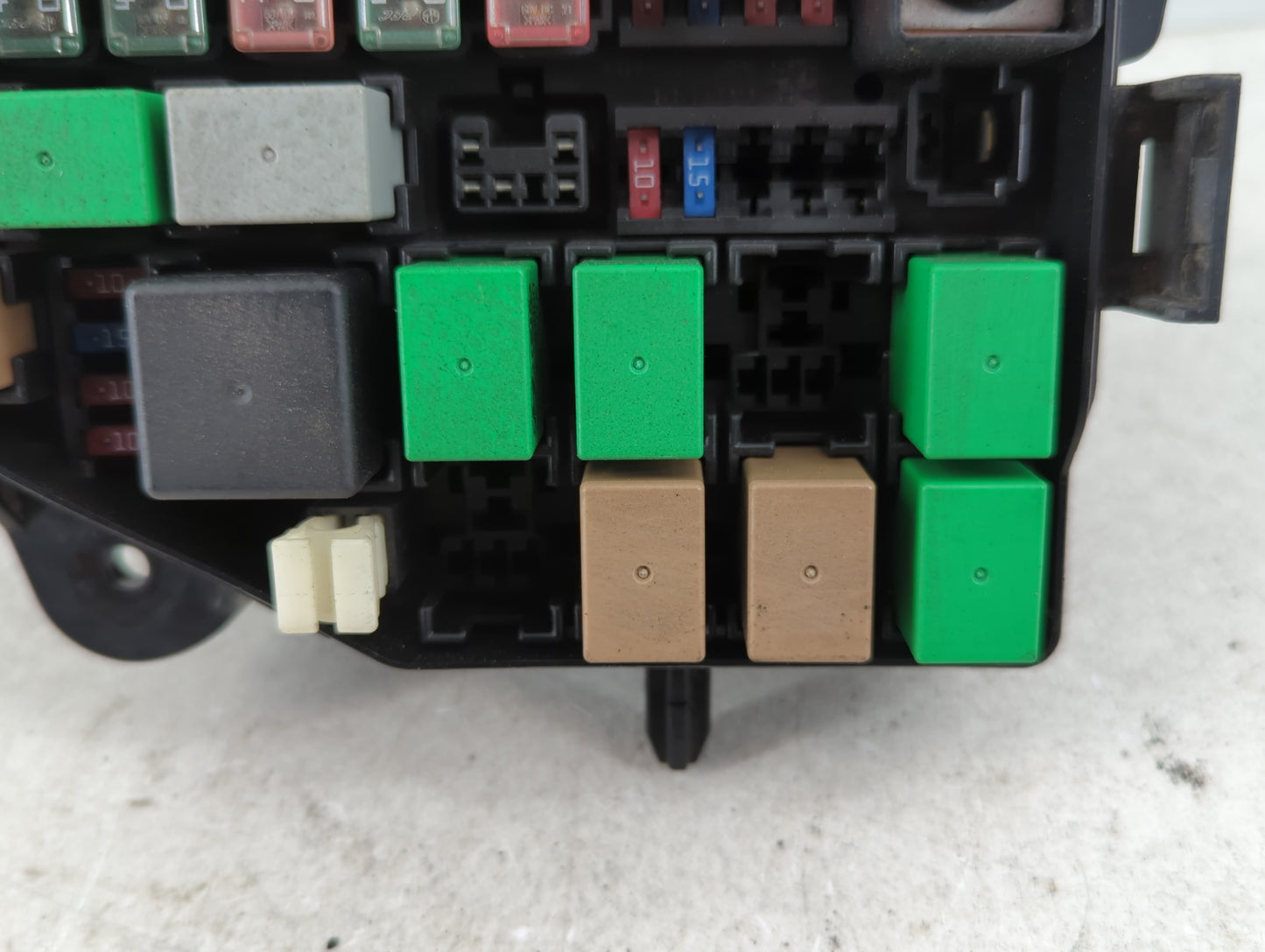 2013-2014 Hyundai Accent Fusebox Fuse Box Panel Relay Module Fits Fits 2013 2014 OEM Used Auto Parts - Oemusedautoparts1.com