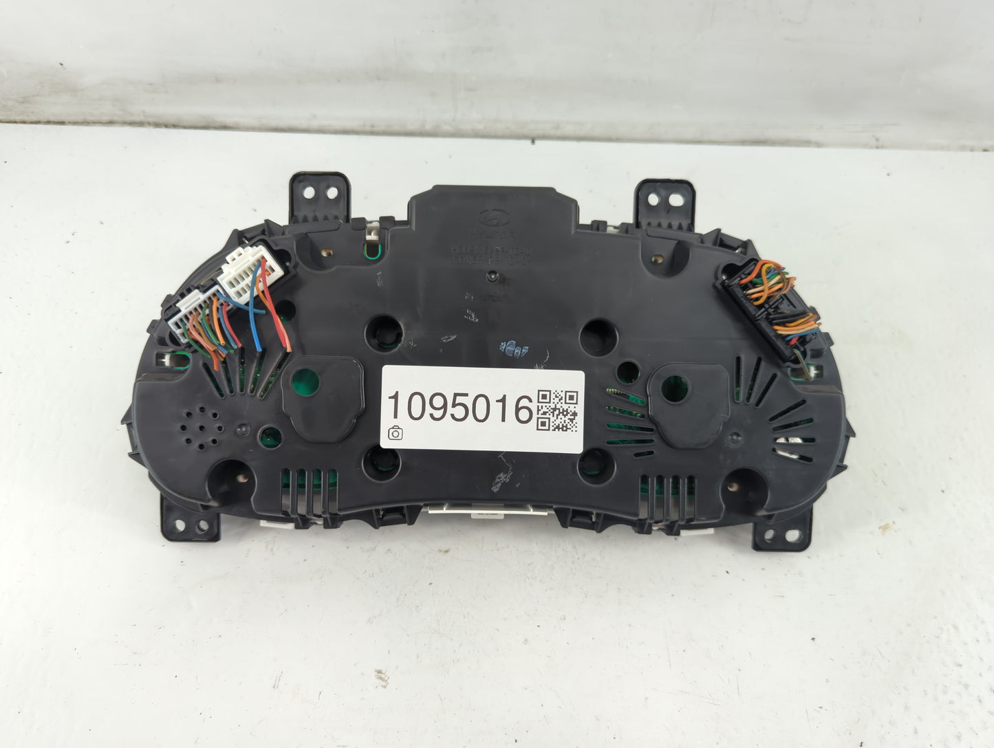 2013-2014 Hyundai Accent Instrument Cluster Speedometer Gauges P/N:94001-1R005 Fits Fits 2013 2014 OEM Used Auto Parts - Oem