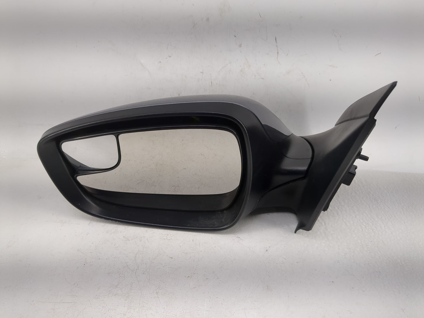 2014-2017 Hyundai Accent Passenger Right Side View Manual Door Mirror - Oemusedautoparts1.com