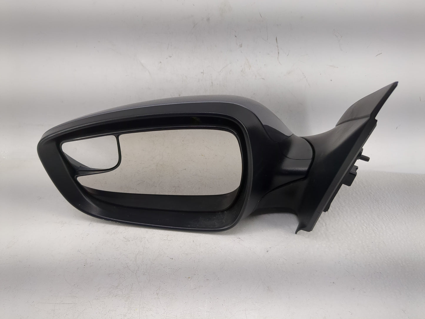 2014-2017 Hyundai Accent Passenger Right Side View Manual Door Mirror - Oemusedautoparts1.com