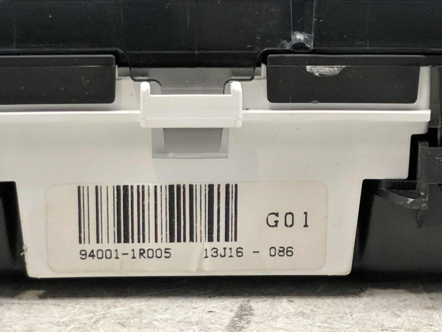 2013-2014 Hyundai Accent Instrument Cluster Speedometer Gauges P/N:94001-1R005 Fits Fits 2013 2014 OEM Used Auto Parts - Oem
