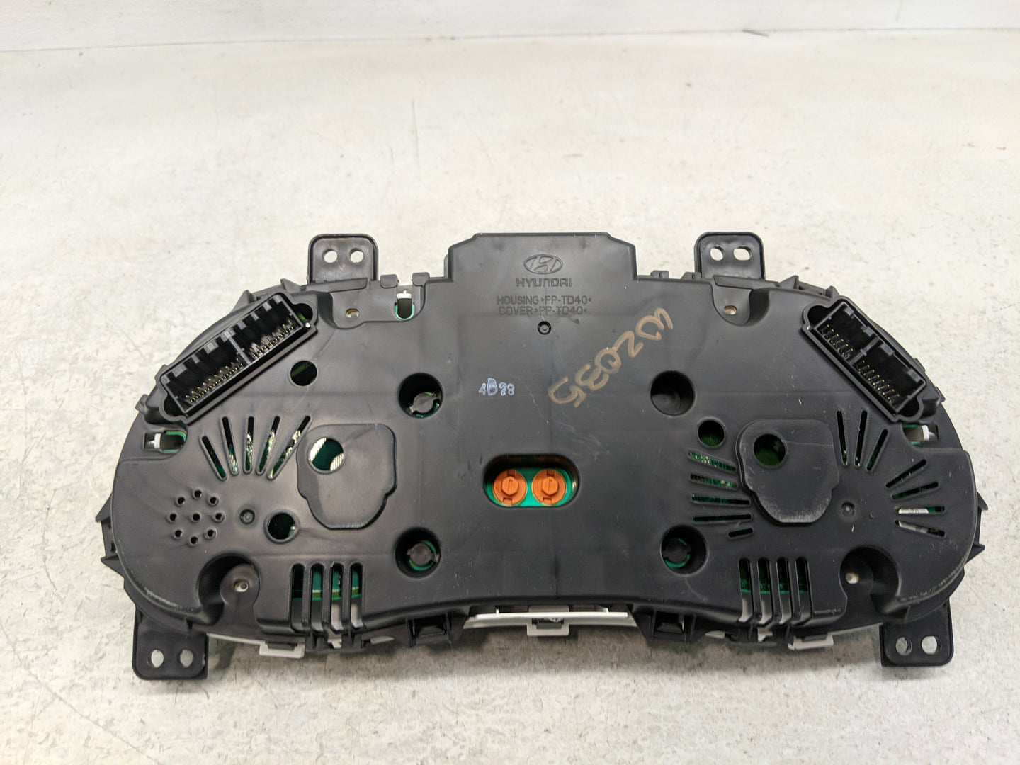 2013-2014 Hyundai Accent Instrument Cluster Speedometer Gauges P/N:94001-1R015 Fits Fits 2013 2014 OEM Used Auto Parts - Oem