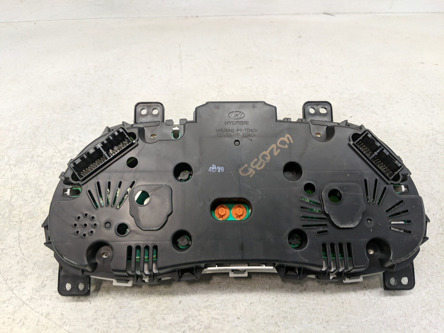 2013-2014 Hyundai Accent Instrument Cluster Speedometer Gauges P/N:94001-1R015 Fits Fits 2013 2014 OEM Used Auto Parts - Oem