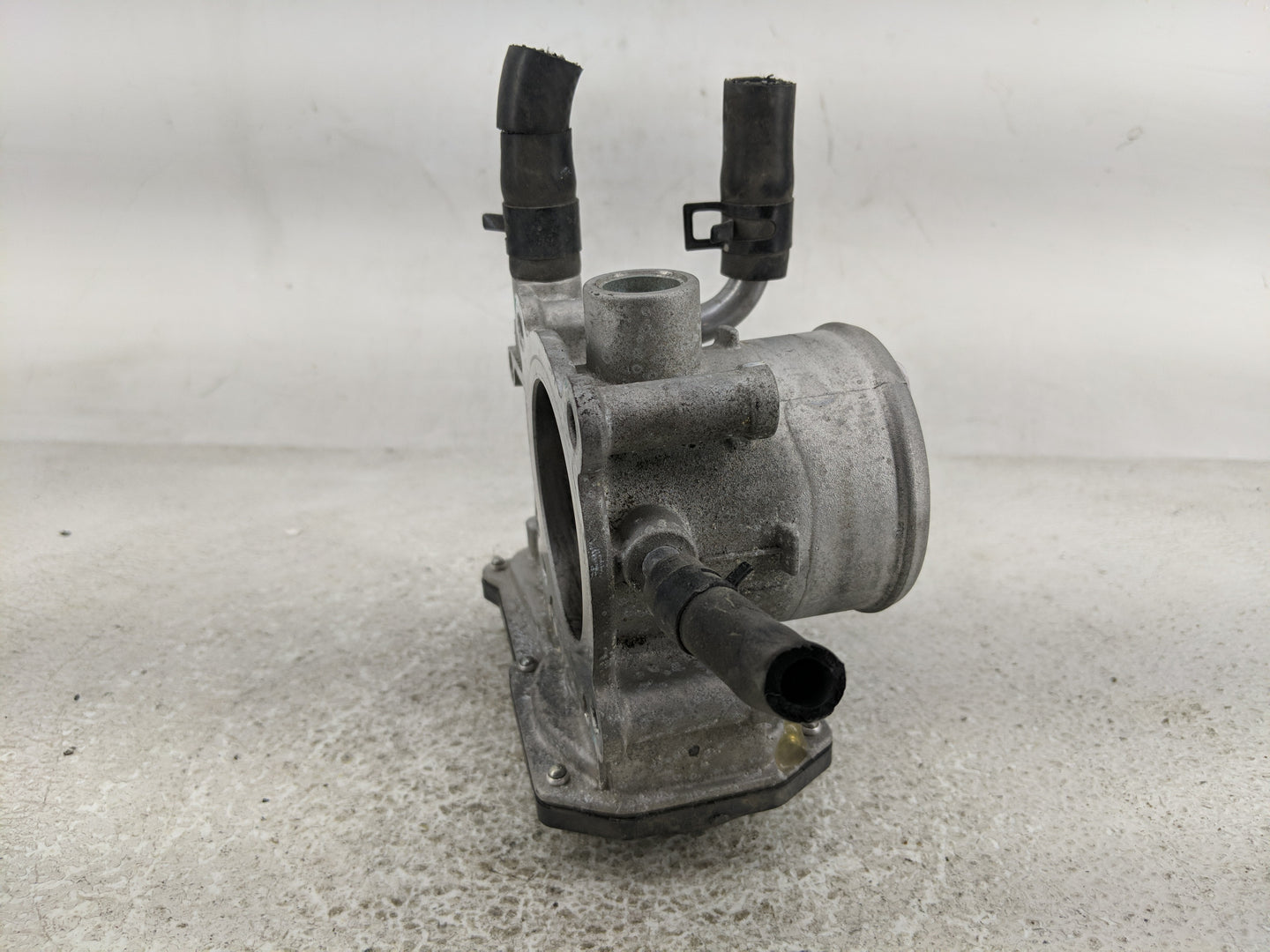 2012-2019 Hyundai Accent Throttle Body P/N:35100-28300 Fits Fits 2012 2013 2014 2015 2016 2017 2018 2019 OEM Used Auto Parts