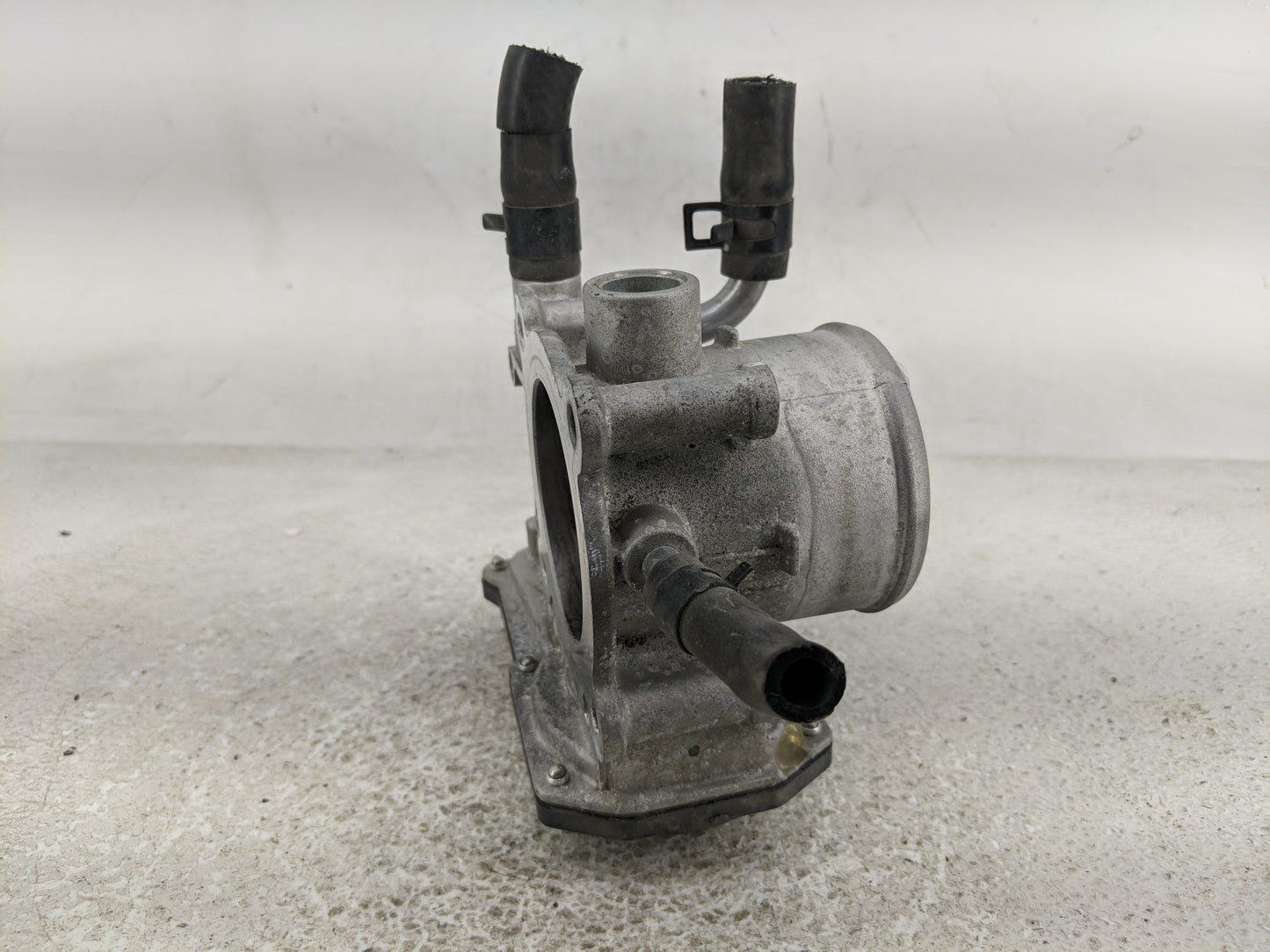 2012-2019 Hyundai Accent Throttle Body P/N:35100-28300 Fits Fits 2012 2013 2014 2015 2016 2017 2018 2019 OEM Used Auto Parts