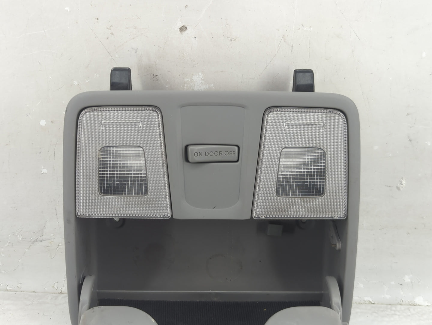 2012-2017 Hyundai Accent Overhead Roof Console 1321683 - Oemusedautoparts1.com