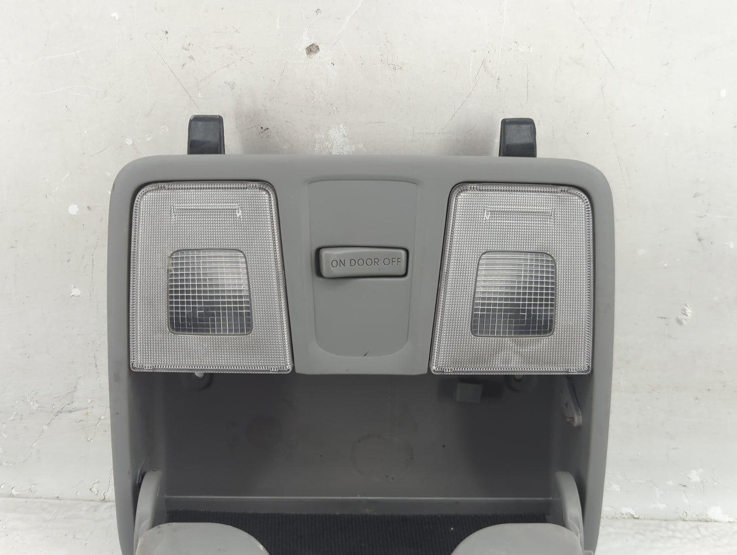 2012-2017 Hyundai Accent Overhead Roof Console 1321683 - Oemusedautoparts1.com