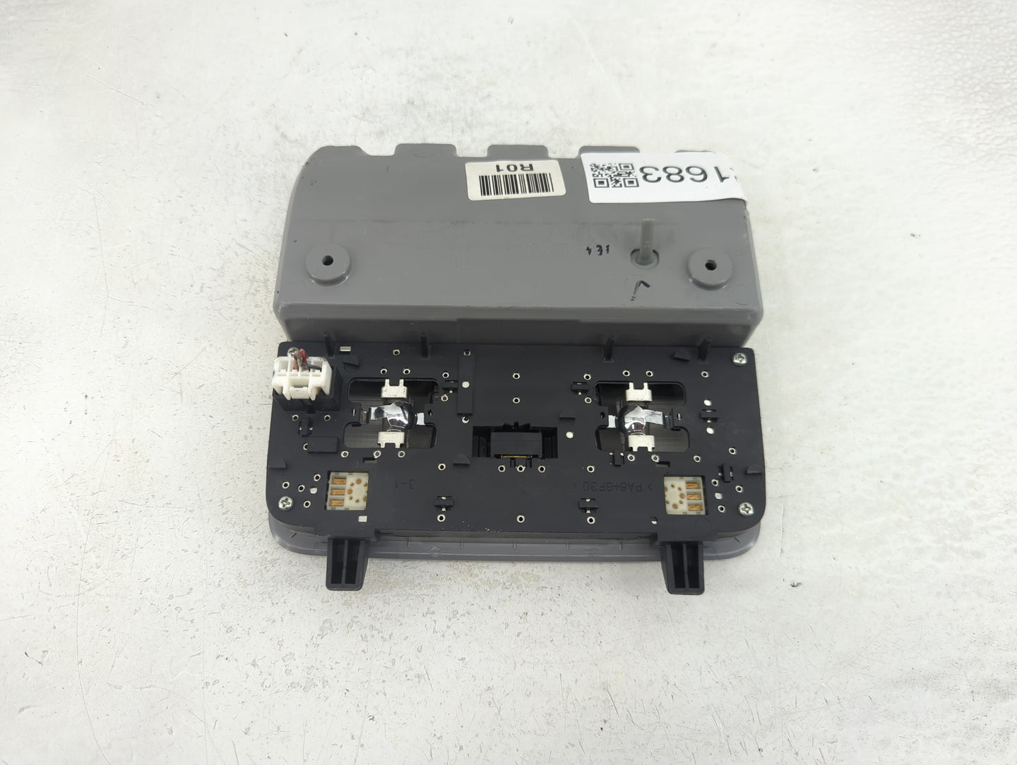 2012-2017 Hyundai Accent Overhead Roof Console 1321683 - Oemusedautoparts1.com
