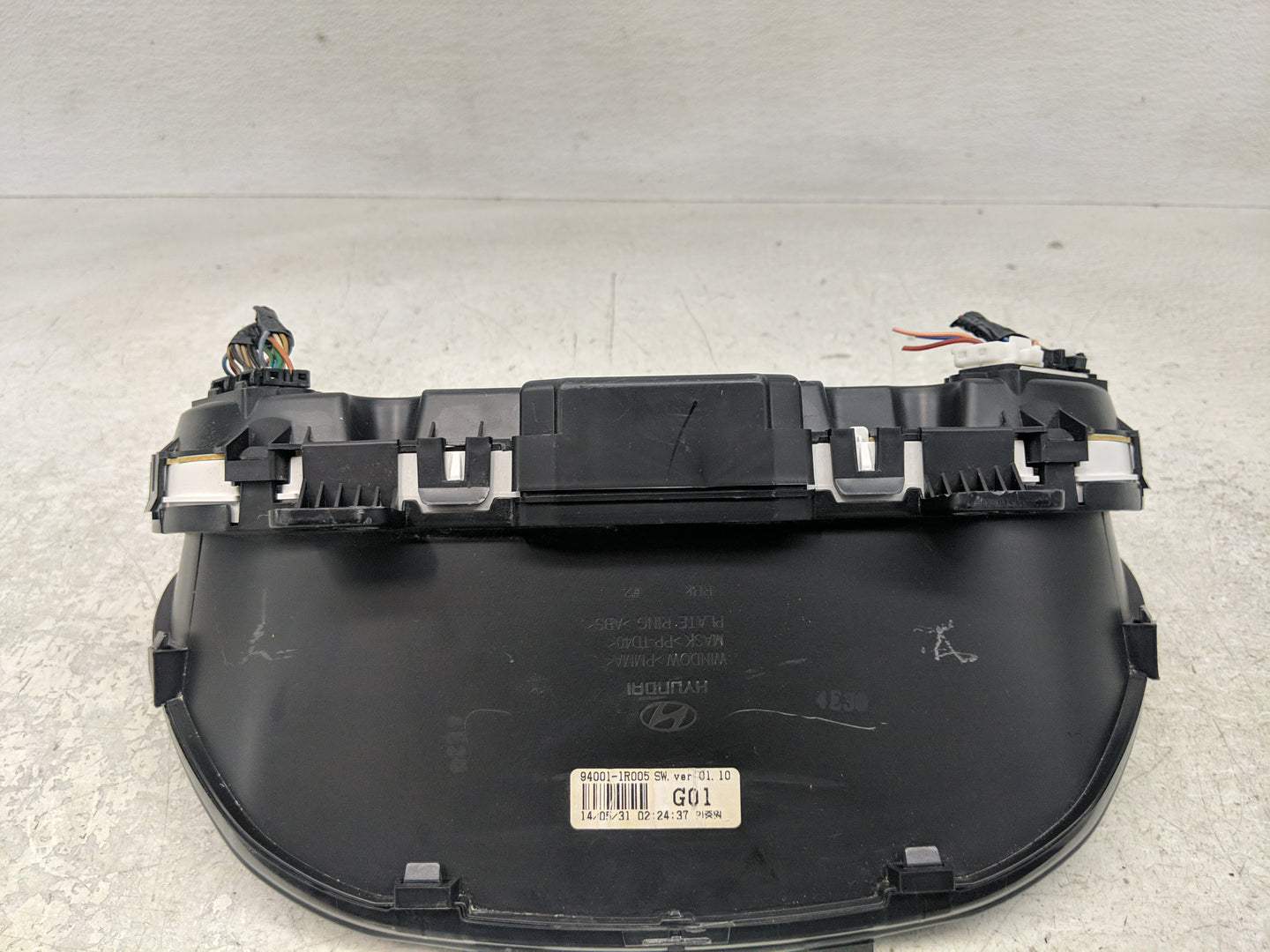 2013-2014 Hyundai Accent Instrument Cluster Speedometer Gauges P/N:94001-1R005 Fits Fits 2013 2014 OEM Used Auto Parts - Oem