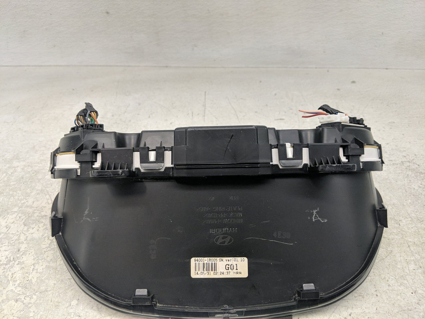 2013-2014 Hyundai Accent Instrument Cluster Speedometer Gauges P/N:94001-1R005 Fits Fits 2013 2014 OEM Used Auto Parts - Oem