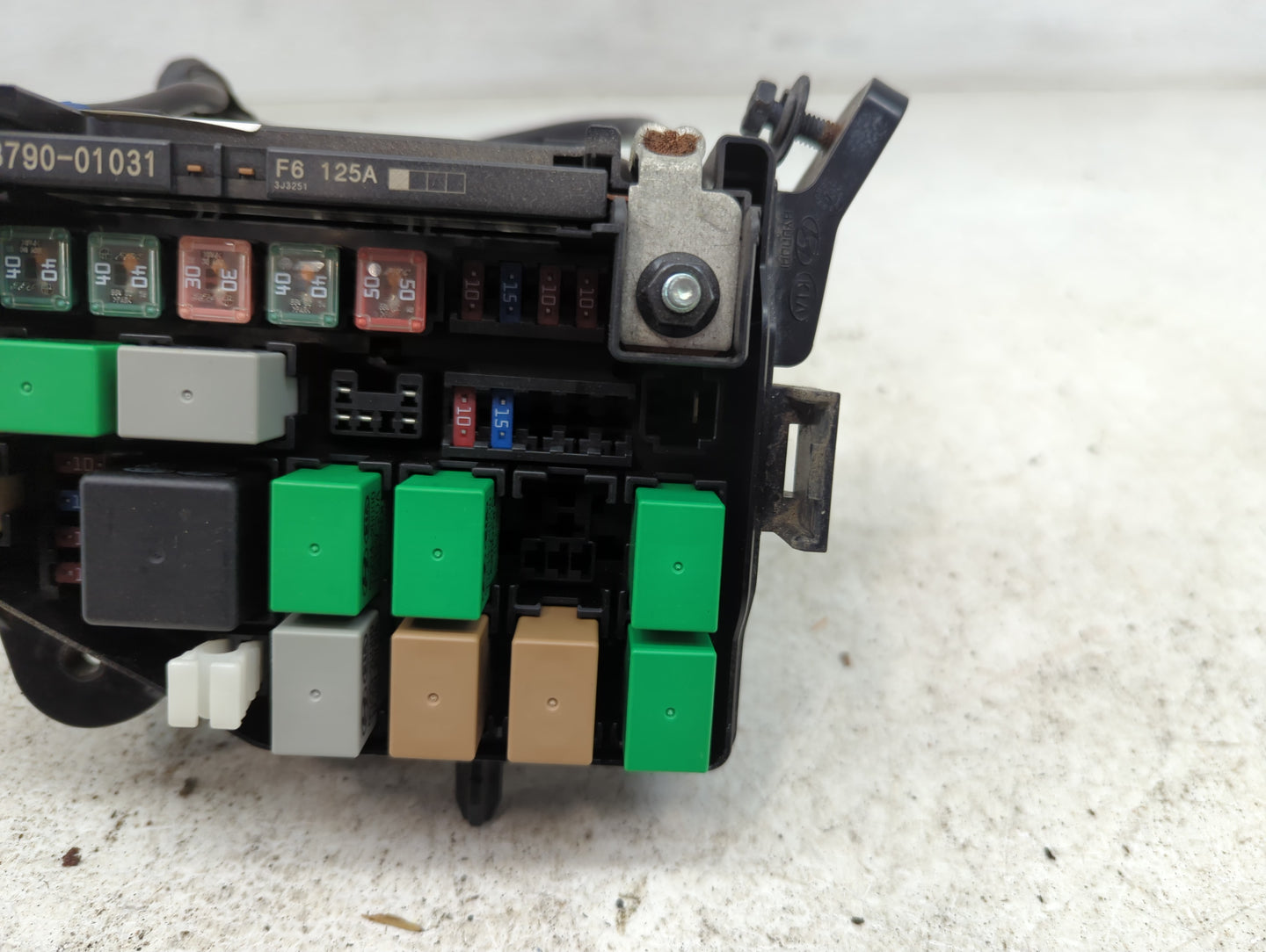2013-2014 Hyundai Accent Fusebox Fuse Box Panel Relay Module P/N:91950-1R120 Fits Fits 2013 2014 OEM Used Auto Parts - Oemus