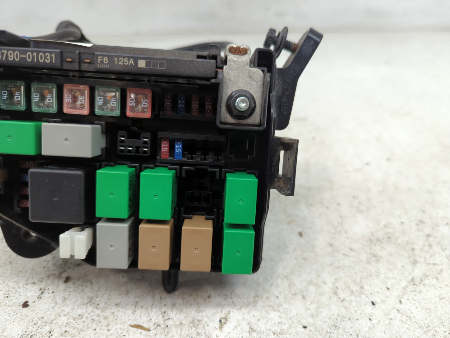2013-2014 Hyundai Accent Fusebox Fuse Box Panel Relay Module P/N:91950-1R120 Fits Fits 2013 2014 OEM Used Auto Parts - Oemus