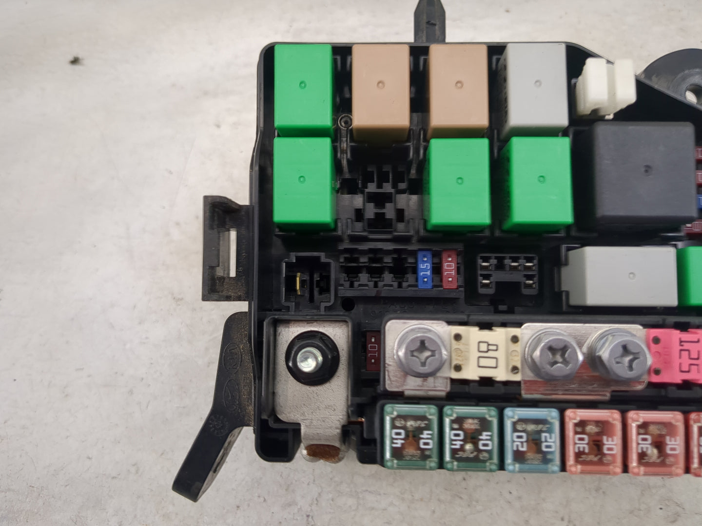 2013-2014 Hyundai Accent Fusebox Fuse Box Panel Relay Module Fits Fits 2013 2014 OEM Used Auto Parts - Oemusedautoparts1.com