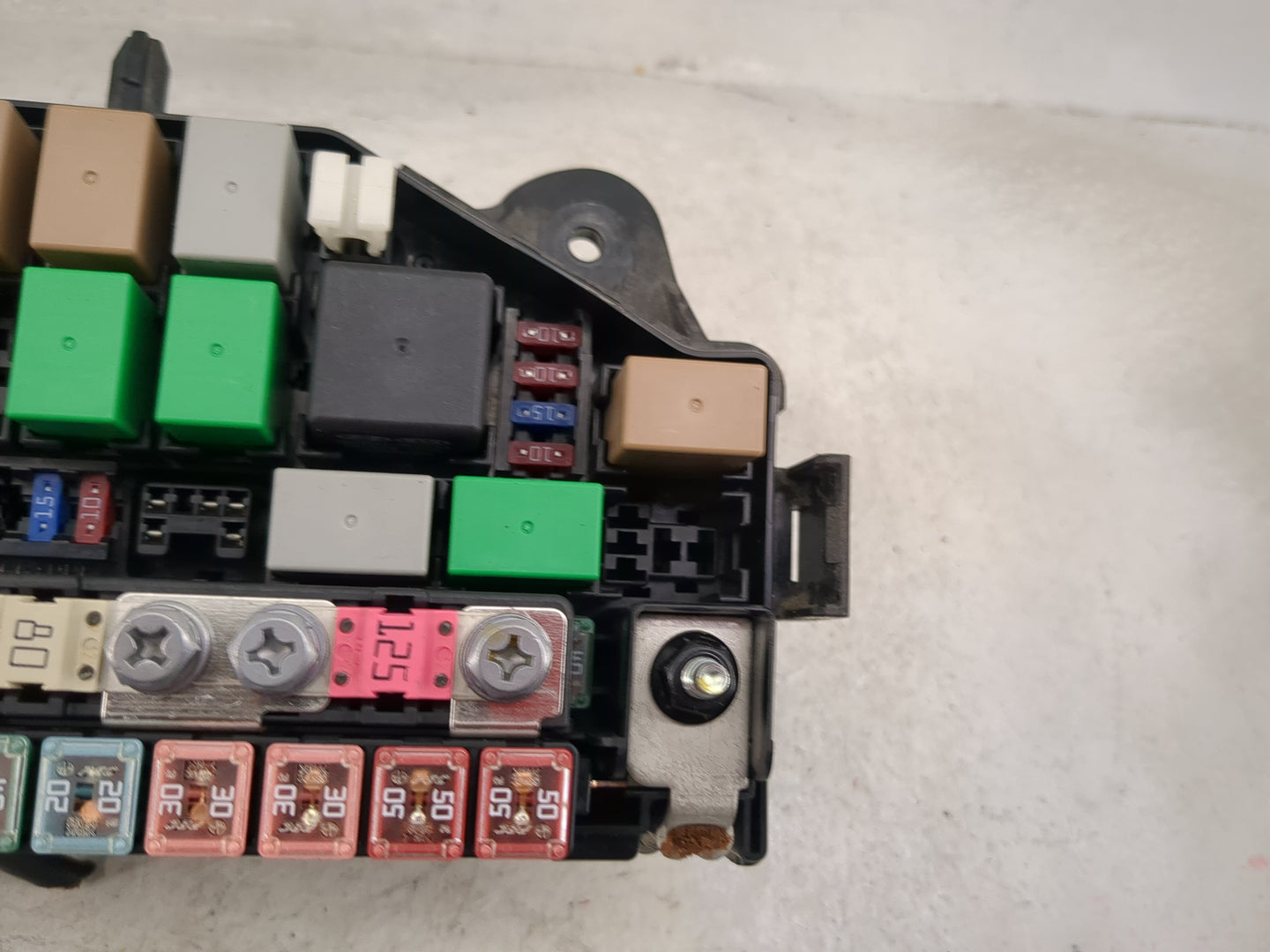 2013-2014 Hyundai Accent Fusebox Fuse Box Panel Relay Module Fits Fits 2013 2014 OEM Used Auto Parts - Oemusedautoparts1.com