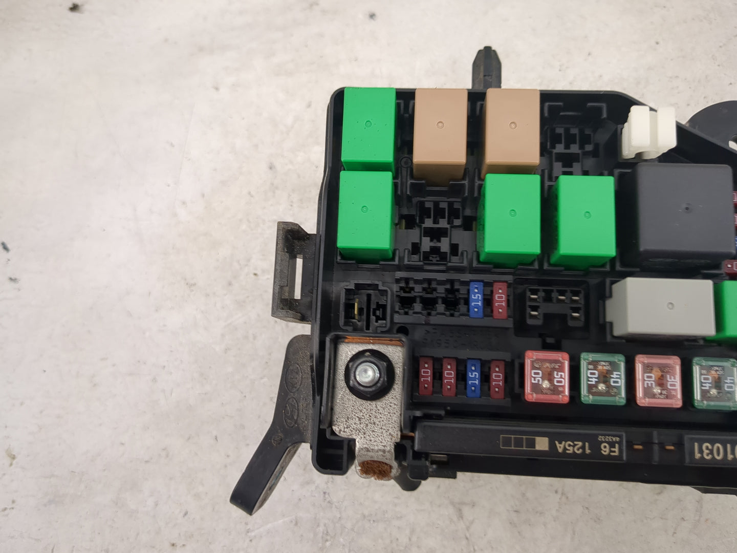 2013-2014 Hyundai Accent Fusebox Fuse Box Panel Relay Module P/N:18790-01031 912201R527 Fits Fits 2013 2014 OEM Used Auto Pa