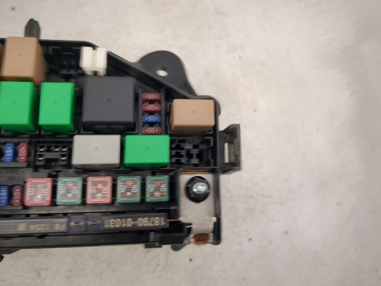 2013-2014 Hyundai Accent Fusebox Fuse Box Panel Relay Module P/N:18790-01031 912201R527 Fits Fits 2013 2014 OEM Used Auto Pa