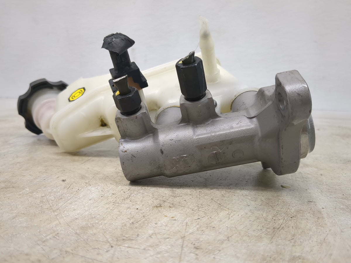2012-2017 Hyundai Accent Brake Master Cylinder 1510338 - Oemusedautoparts1.com