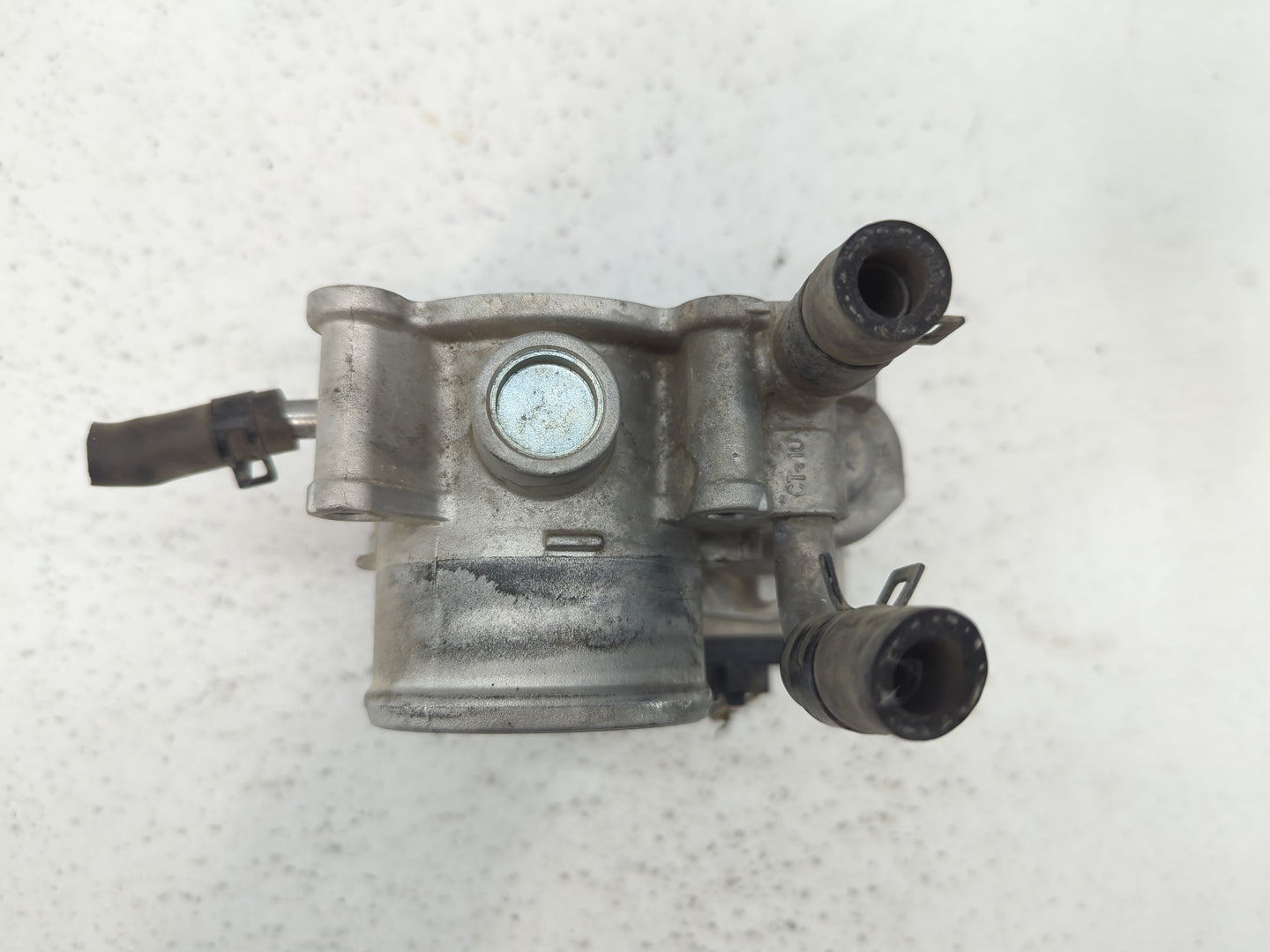 2012-2019 Hyundai Accent Throttle Body P/N:35100-2B300 Fits Fits 2012 2013 2014 2015 2016 2017 2018 2019 OEM Used Auto Parts