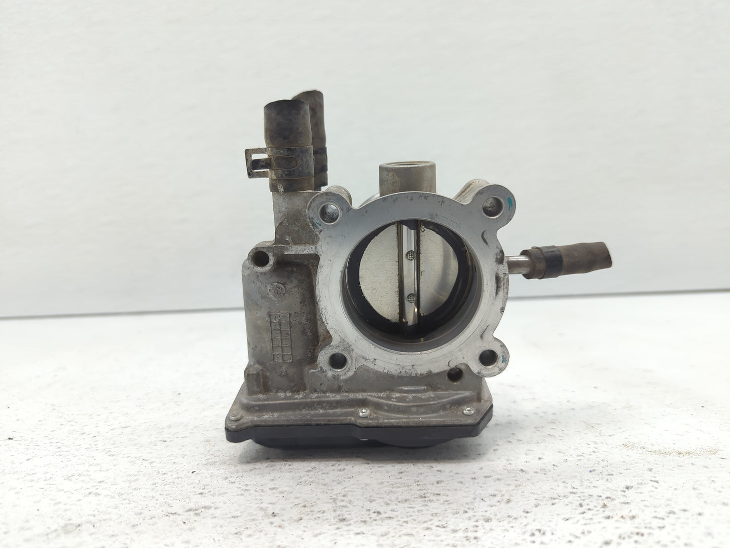 2012-2019 Hyundai Accent Throttle Body P/N:35100-2B300 Fits Fits 2012 2013 2014 2015 2016 2017 2018 2019 OEM Used Auto Parts