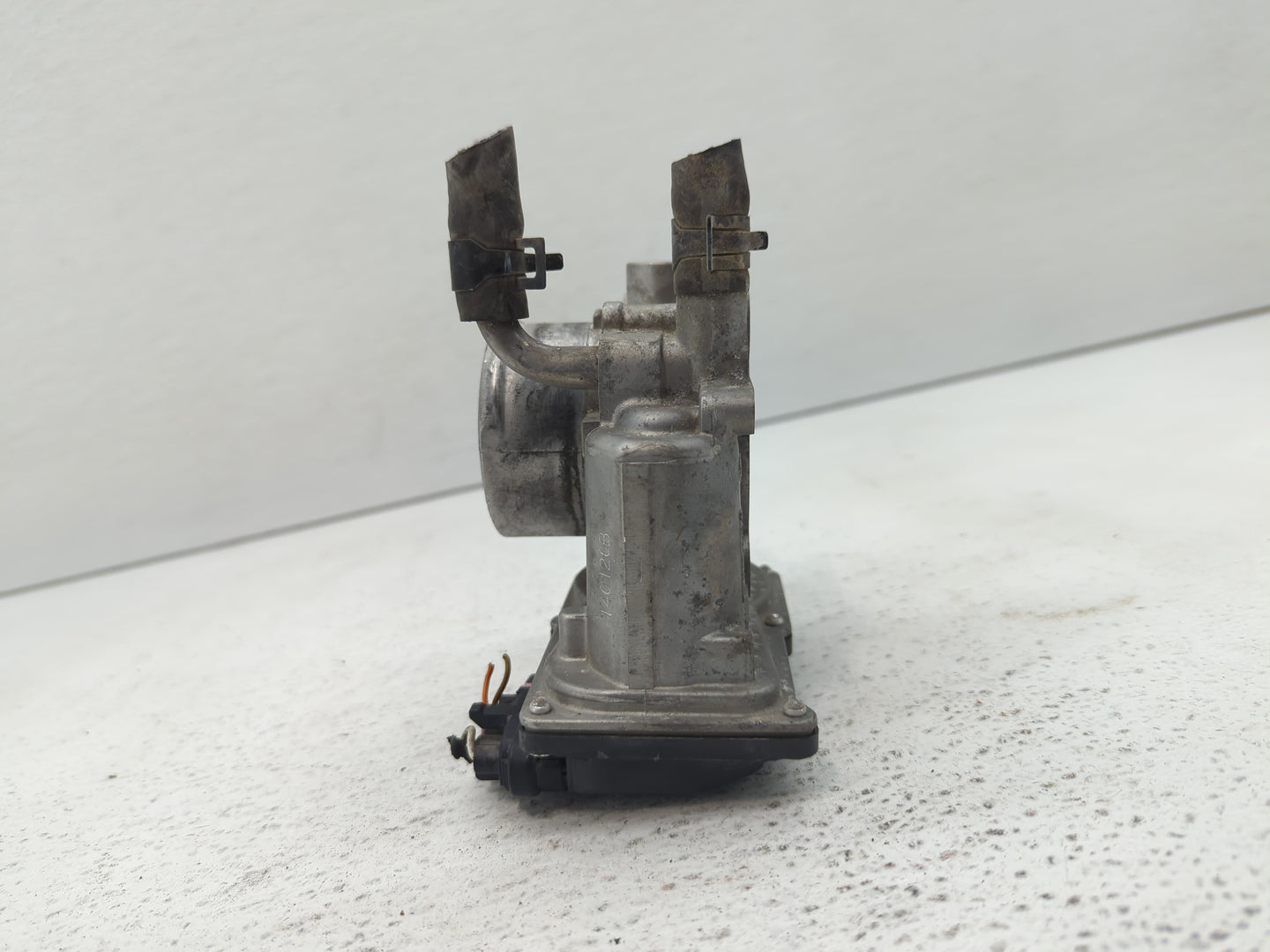 2012-2019 Hyundai Accent Throttle Body P/N:35100-2B300 Fits Fits 2012 2013 2014 2015 2016 2017 2018 2019 OEM Used Auto Parts