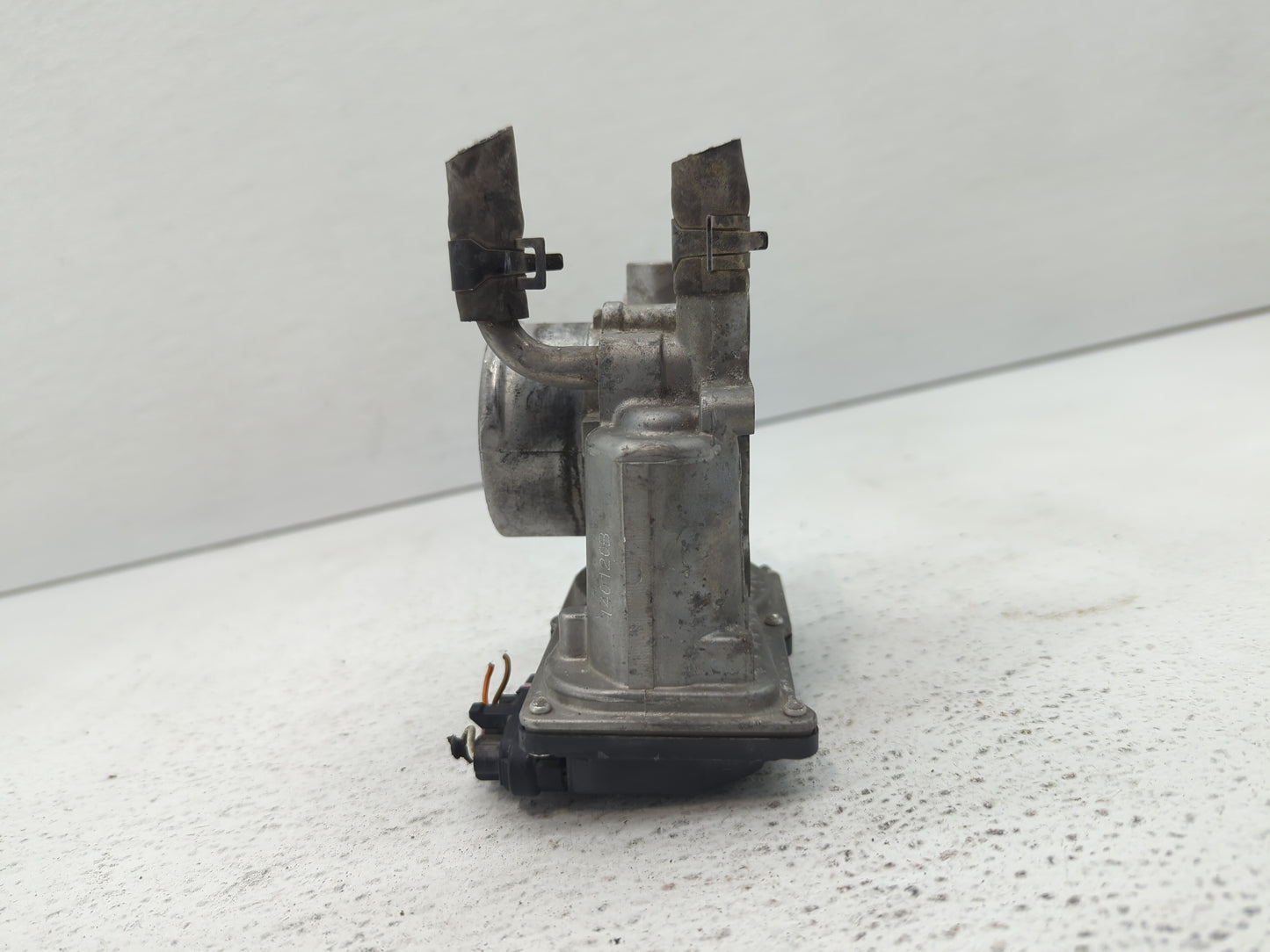 2012-2019 Hyundai Accent Throttle Body P/N:35100-2B300 Fits Fits 2012 2013 2014 2015 2016 2017 2018 2019 OEM Used Auto Parts