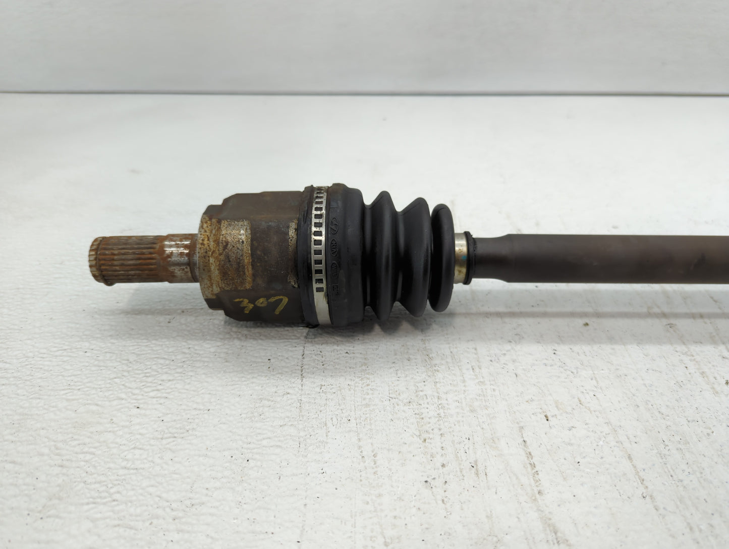 2012-2017 Hyundai Accent Axle Shaft Front Passenger Cv C/v - Oemusedautoparts1.com