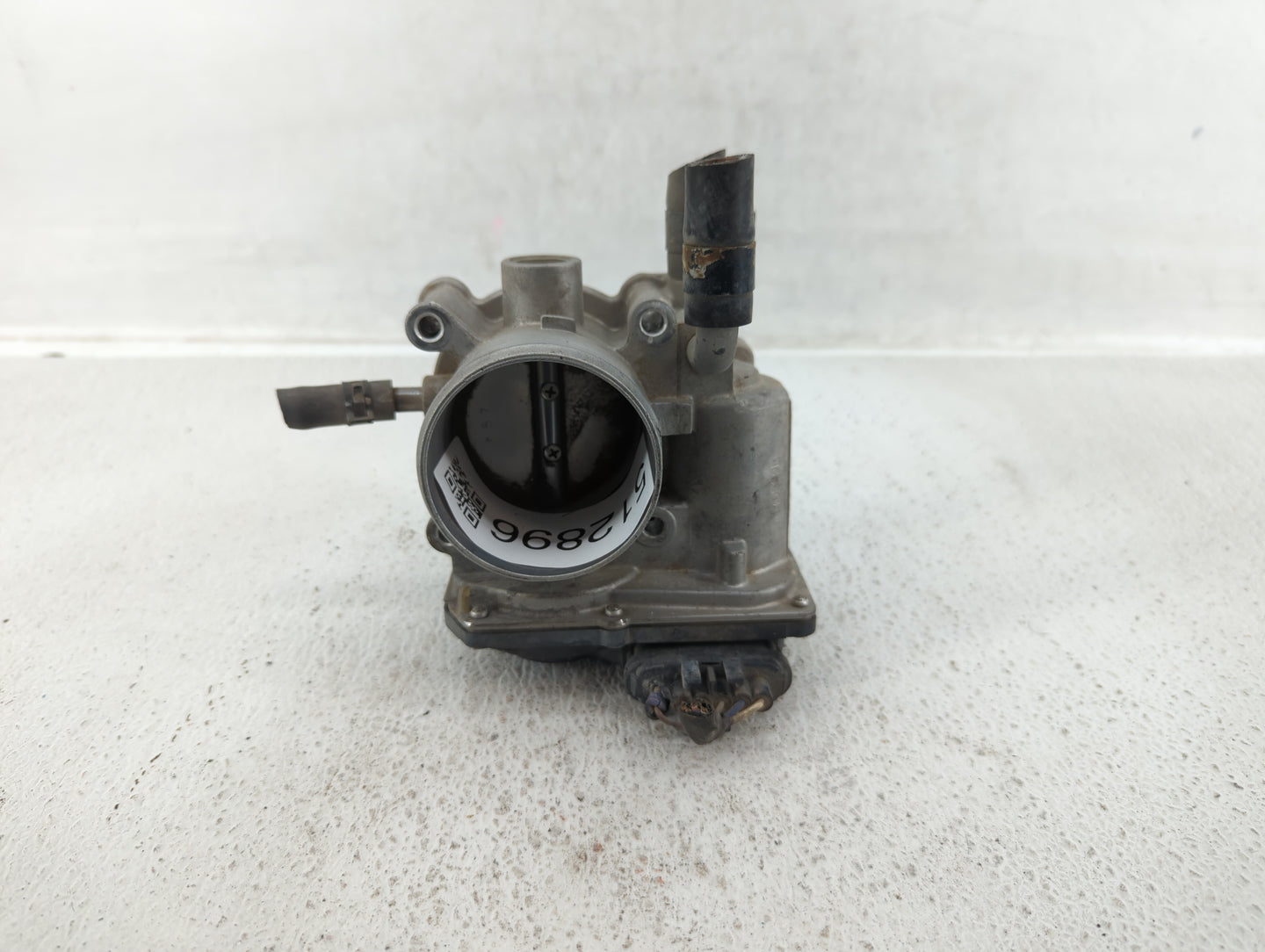 2012-2019 Hyundai Accent Throttle Body P/N:35100-2B300 Fits Fits 2012 2013 2014 2015 2016 2017 2018 2019 OEM Used Auto Parts