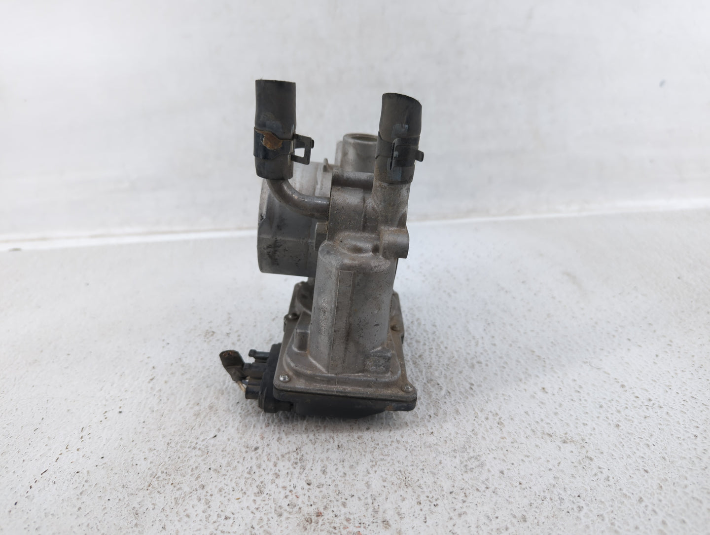 2012-2019 Hyundai Accent Throttle Body P/N:35100-2B300 Fits Fits 2012 2013 2014 2015 2016 2017 2018 2019 OEM Used Auto Parts