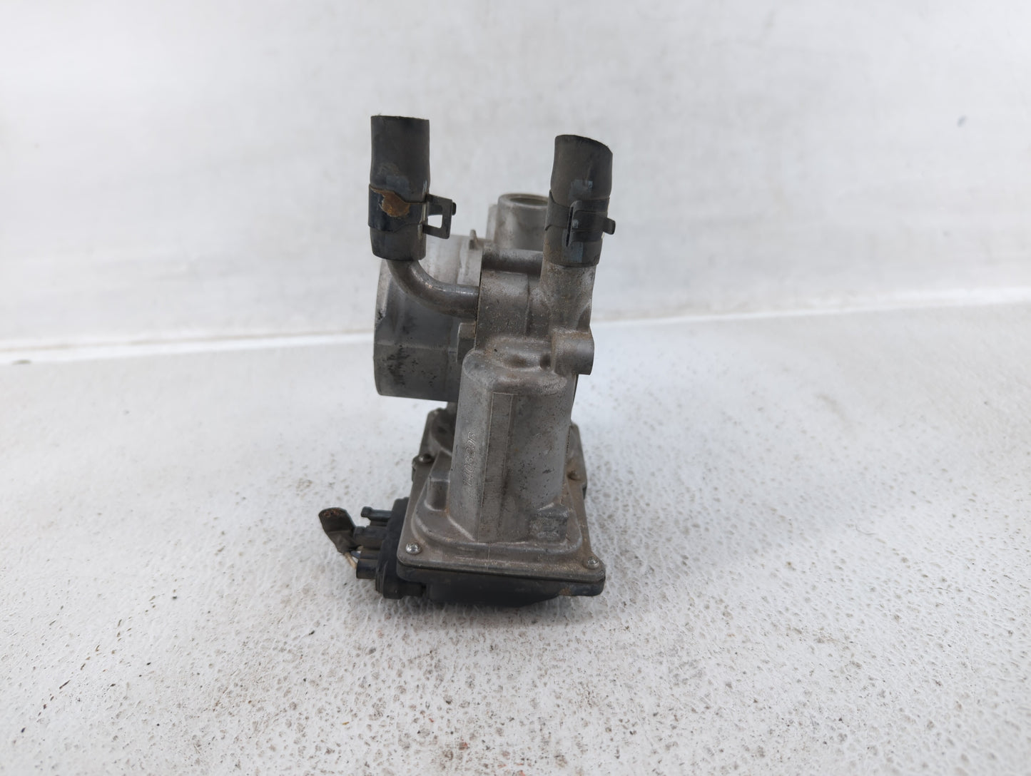2012-2019 Hyundai Accent Throttle Body P/N:35100-2B300 Fits Fits 2012 2013 2014 2015 2016 2017 2018 2019 OEM Used Auto Parts