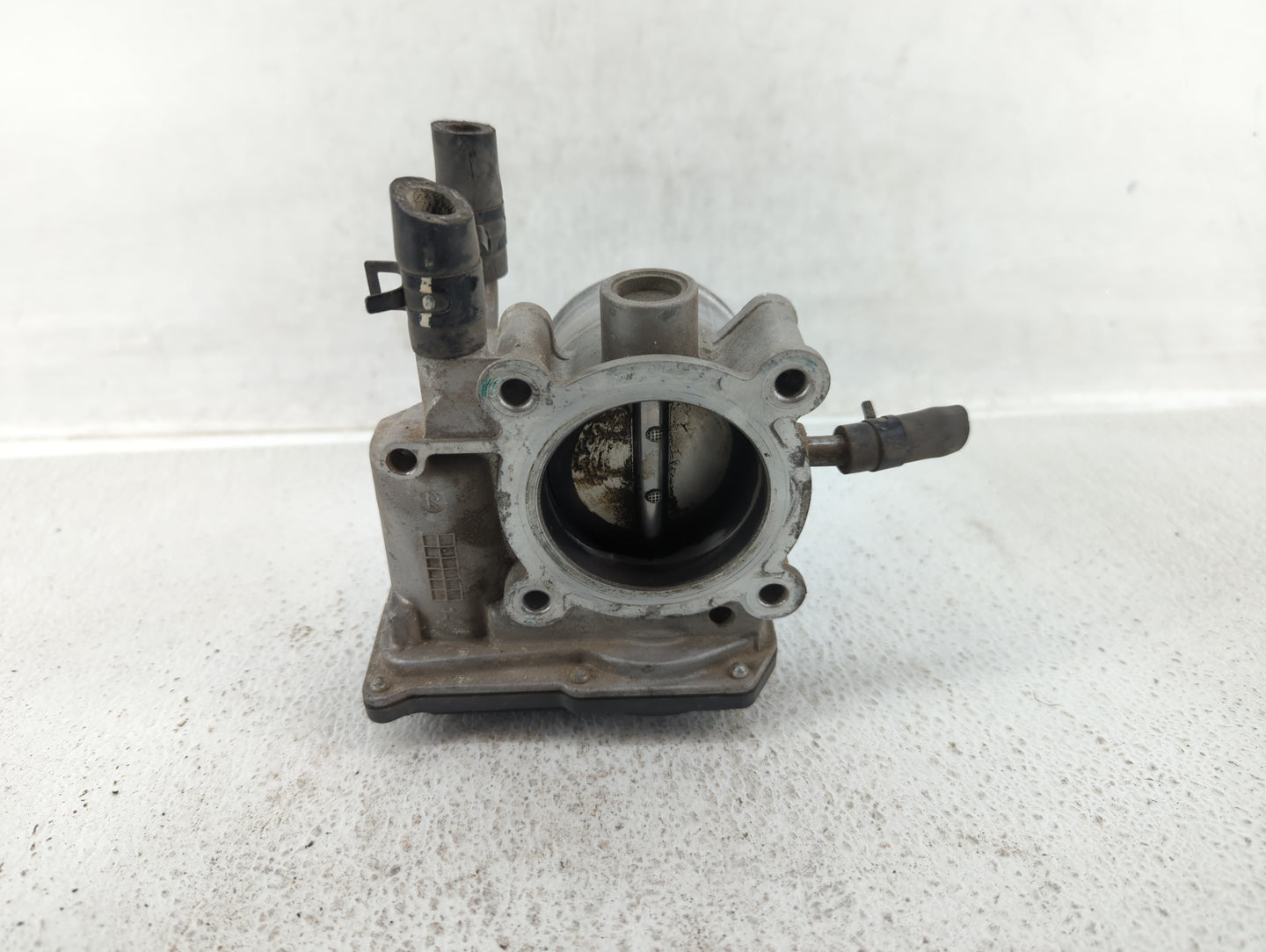 2012-2019 Hyundai Accent Throttle Body P/N:35100-2B300 Fits Fits 2012 2013 2014 2015 2016 2017 2018 2019 OEM Used Auto Parts