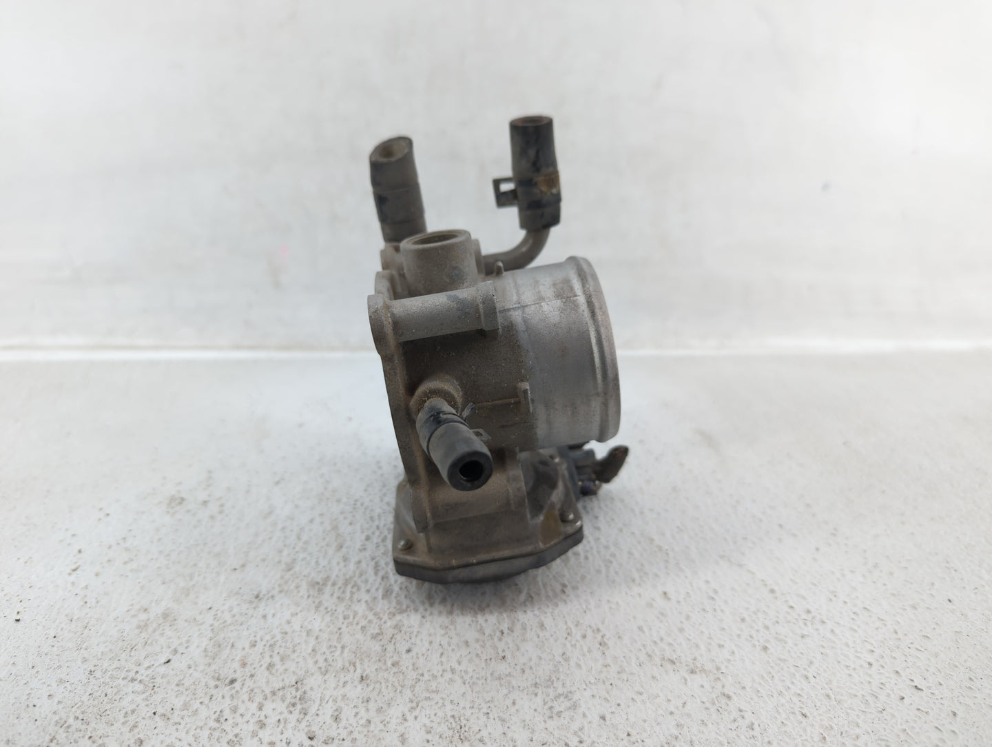 2012-2019 Hyundai Accent Throttle Body P/N:35100-2B300 Fits Fits 2012 2013 2014 2015 2016 2017 2018 2019 OEM Used Auto Parts