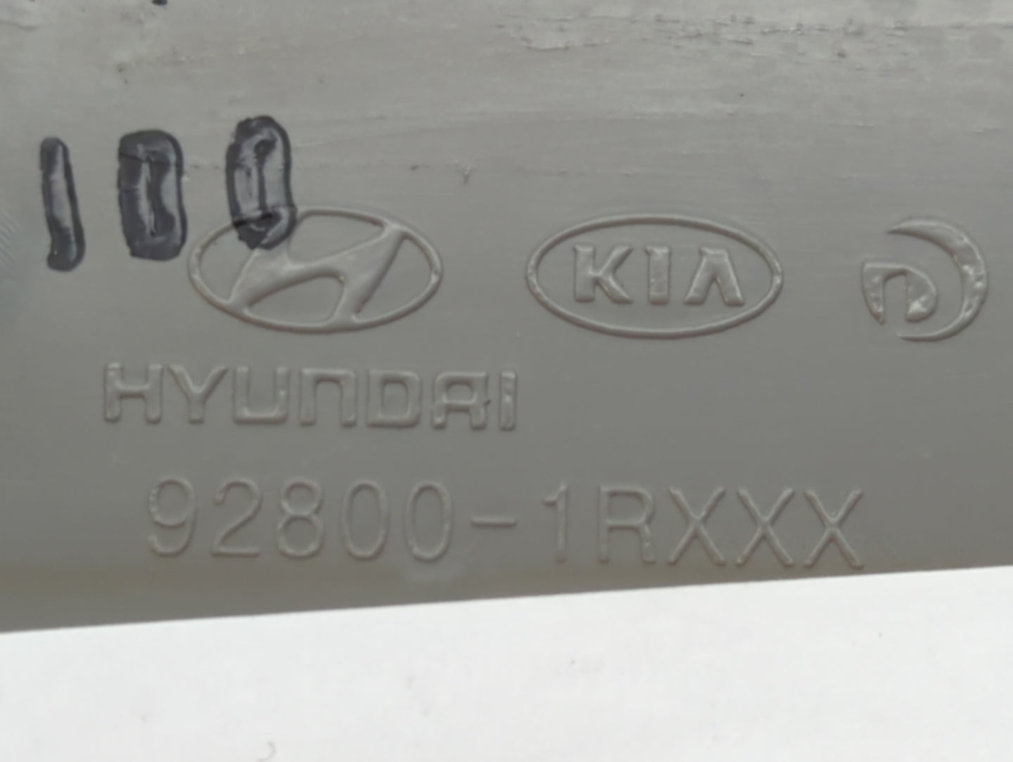 2012-2017 Hyundai Accent Overhead Roof Console Grey 513574 - Oemusedautoparts1.com