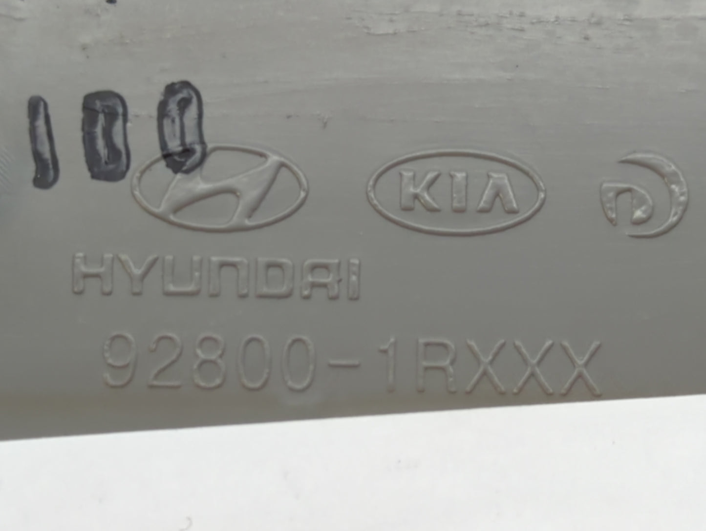2012-2017 Hyundai Accent Overhead Roof Console Grey 513574 - Oemusedautoparts1.com