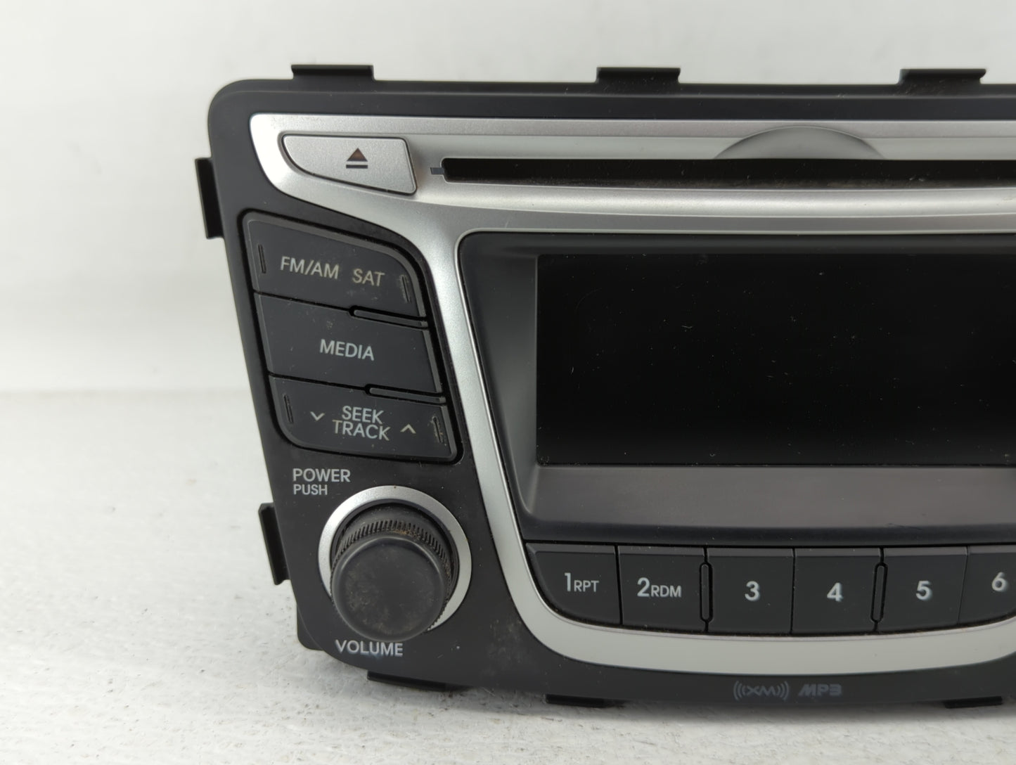 2014-2014 Hyundai Accent Am Fm Cd Player Radio Receiver - Oemusedautoparts1.com