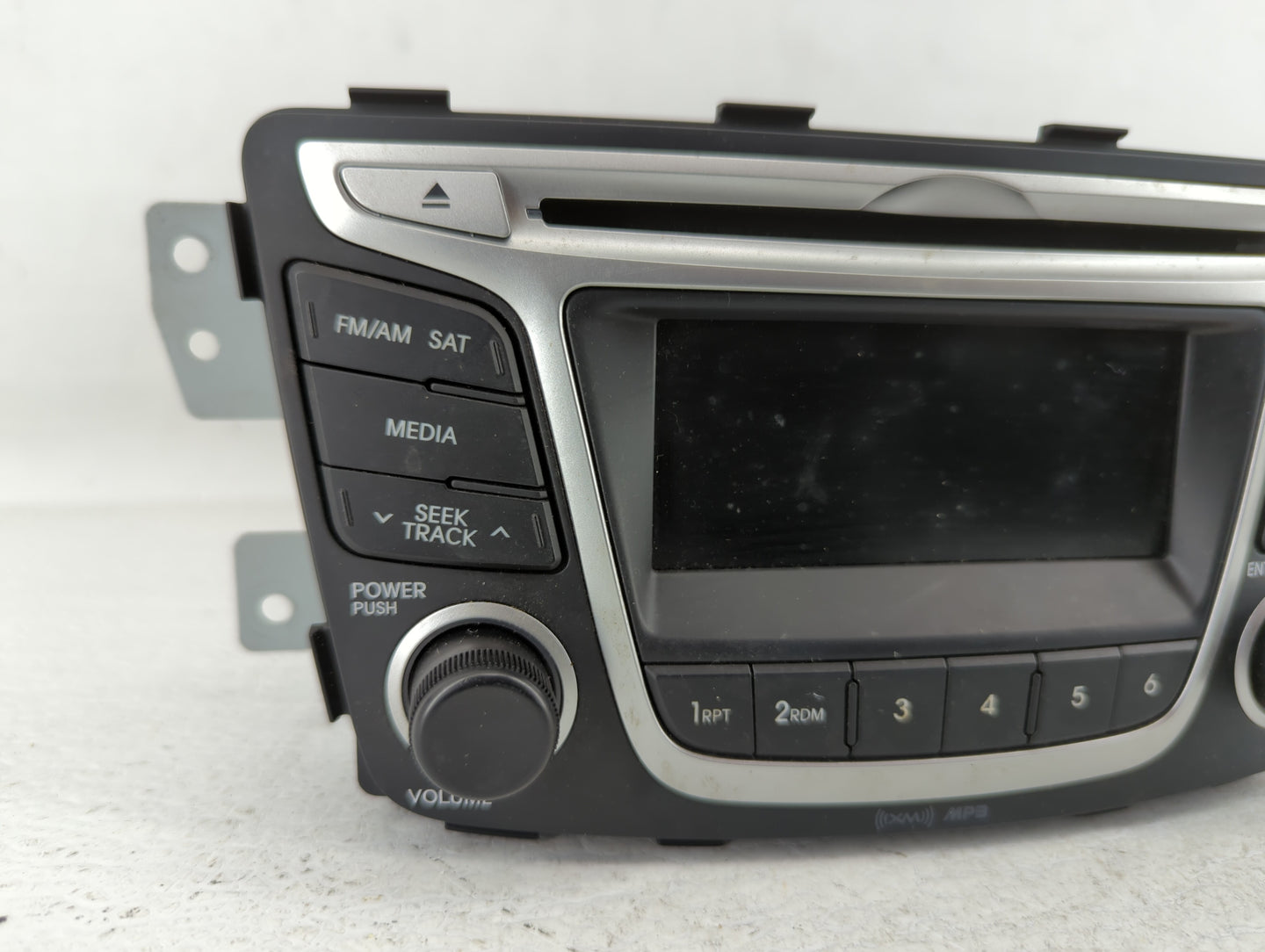 2014-2014 Hyundai Accent Am Fm Cd Player Radio Receiver - Oemusedautoparts1.com