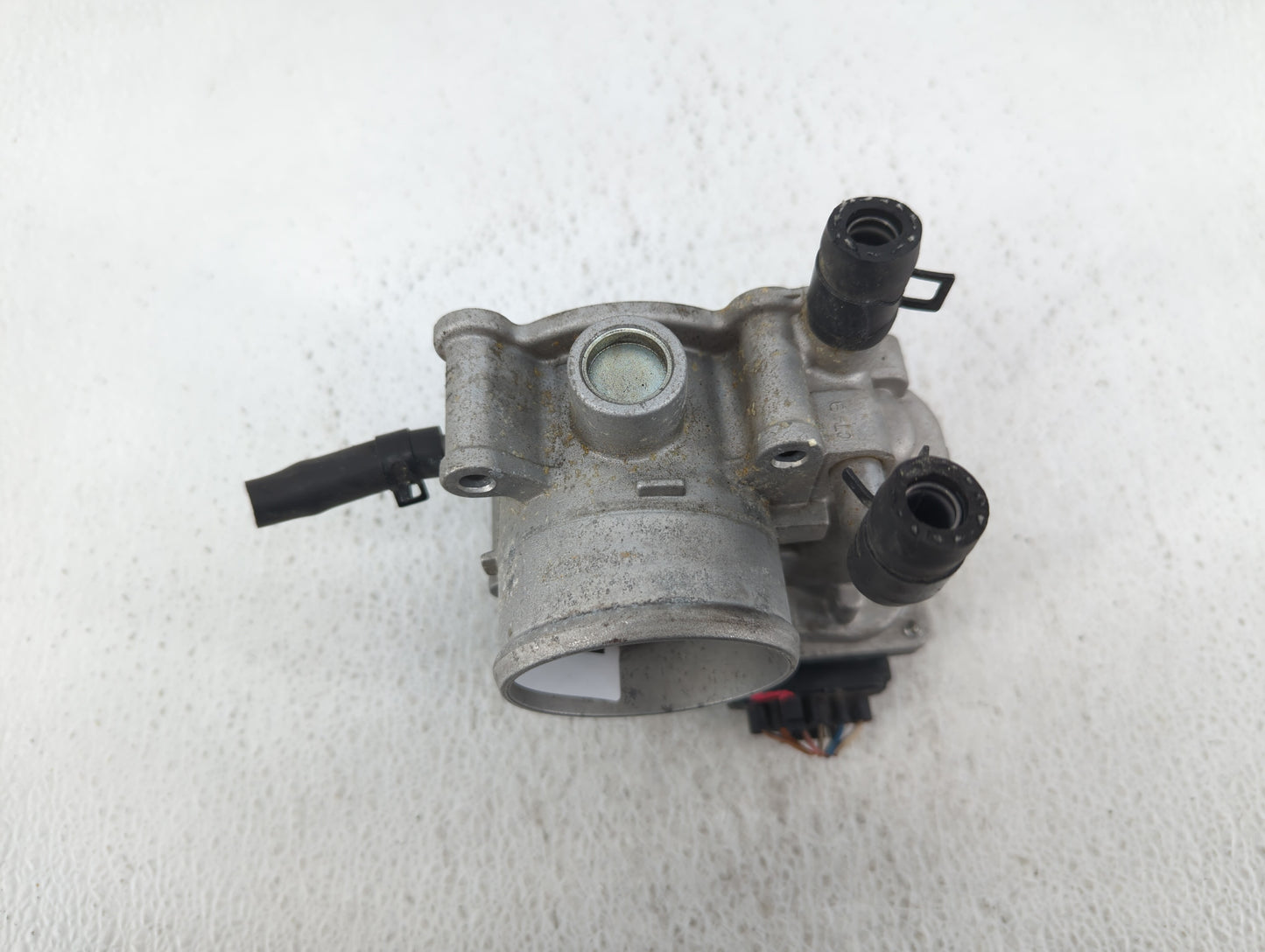 2012-2019 Hyundai Accent Throttle Body P/N:35100-2B300 Fits Fits 2012 2013 2014 2015 2016 2017 2018 2019 OEM Used Auto Parts