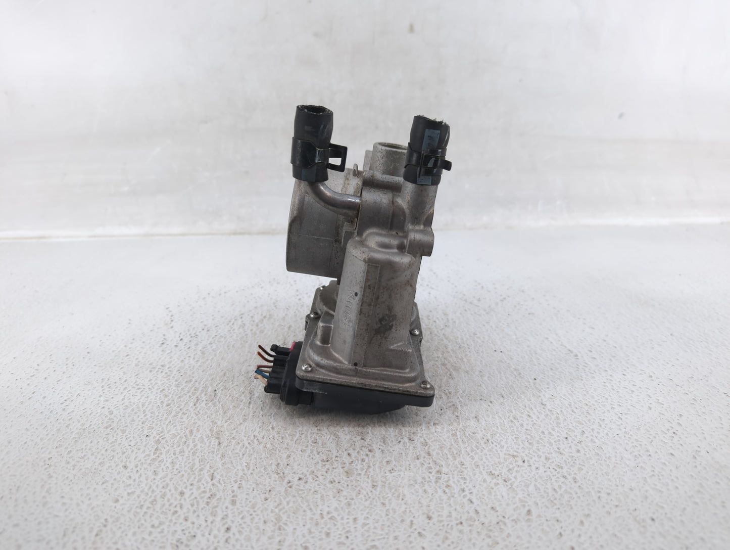 2012-2019 Hyundai Accent Throttle Body P/N:35100-2B300 Fits Fits 2012 2013 2014 2015 2016 2017 2018 2019 OEM Used Auto Parts