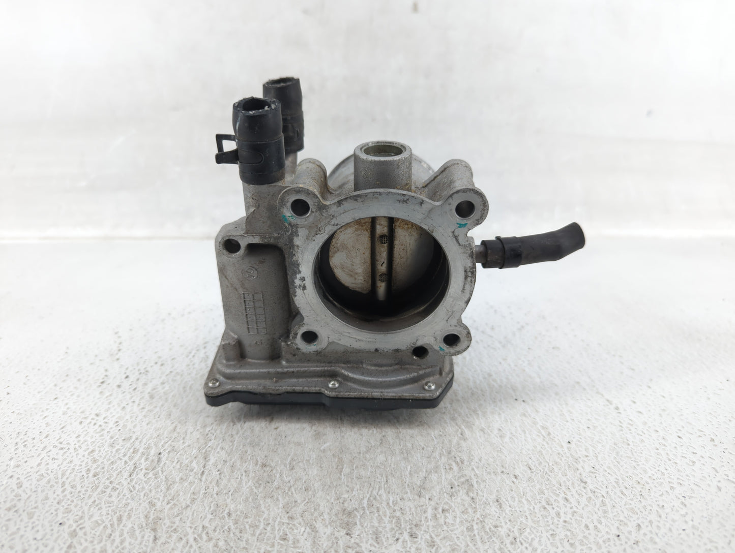 2012-2019 Hyundai Accent Throttle Body P/N:35100-2B300 Fits Fits 2012 2013 2014 2015 2016 2017 2018 2019 OEM Used Auto Parts